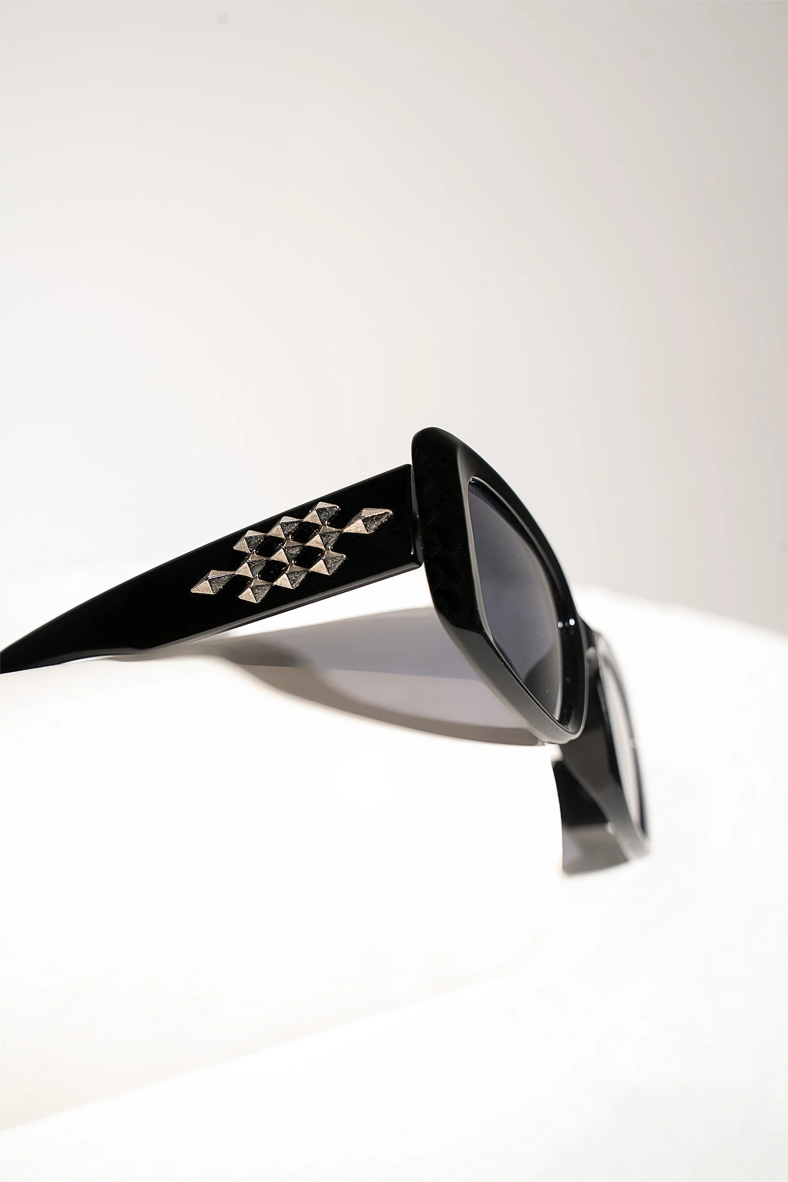 Retro Square Sunglasses - Image 4