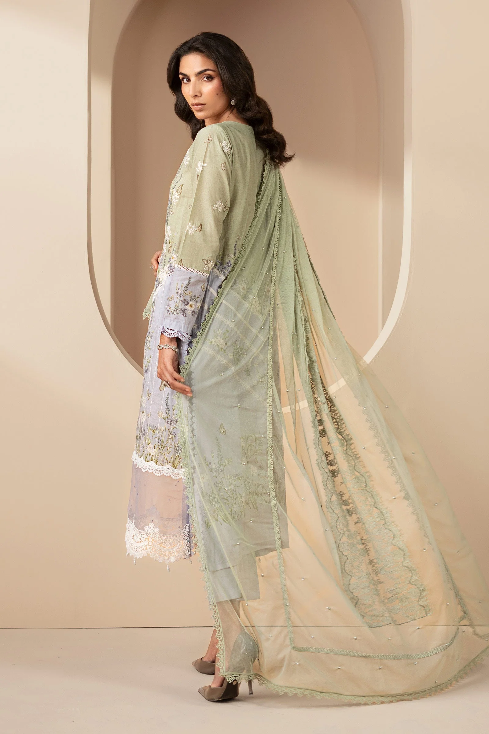 3 Piece Embroidered Lawn Suit - Image 4