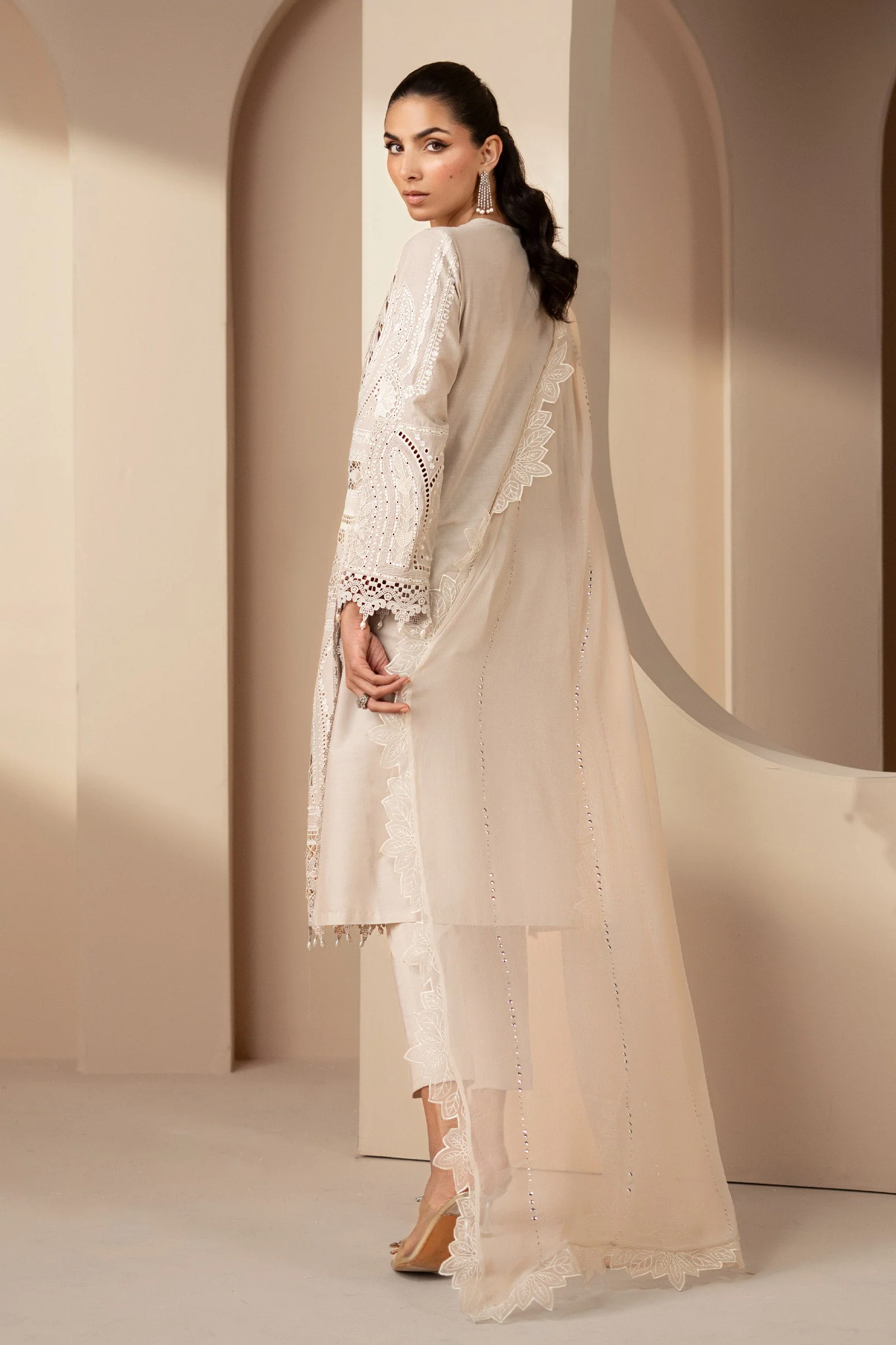 3 Piece Embroidered Lawn Suit - Image 4