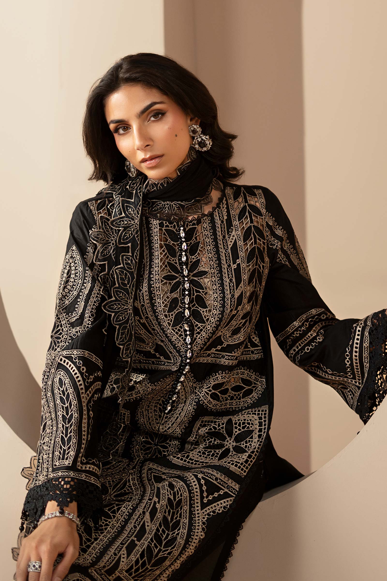 3 Piece Embroidered Lawn Suit - Image 2