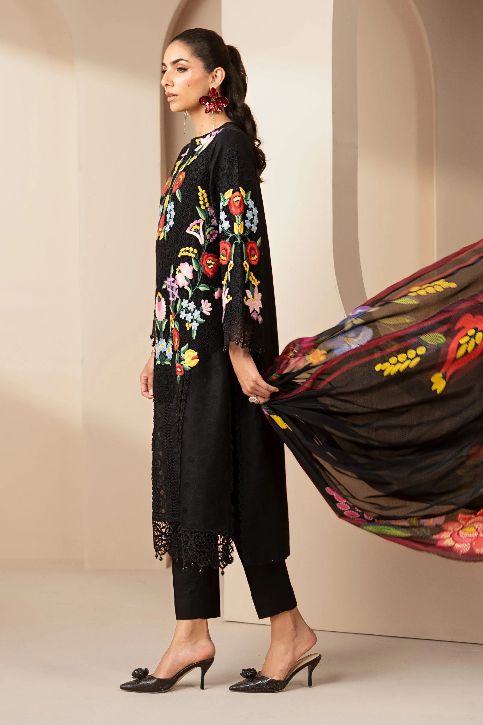 3 Piece Embroidered Jacquard Lawn Suit - Image 3