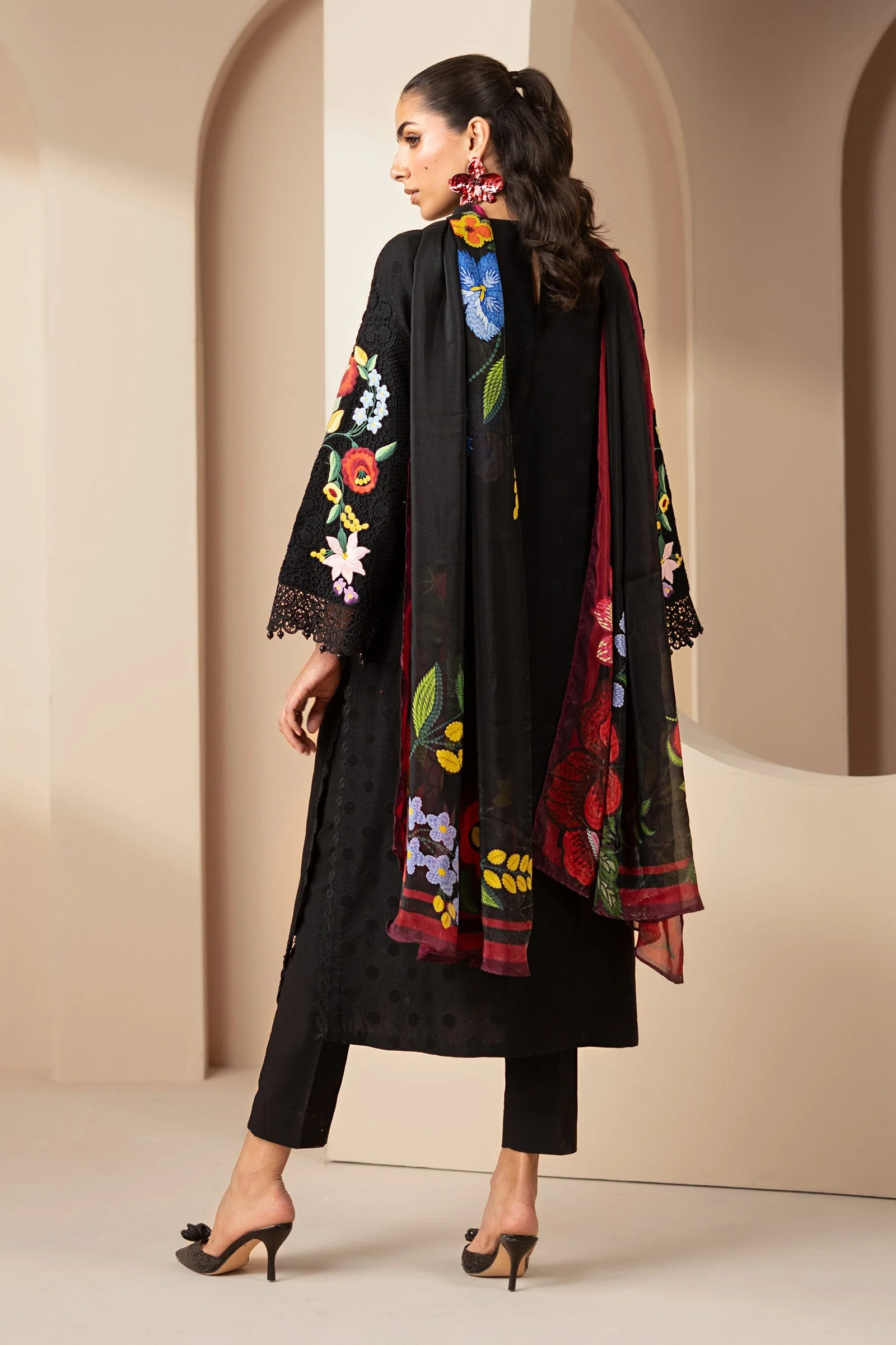 3 Piece Embroidered Jacquard Lawn Suit - Image 4