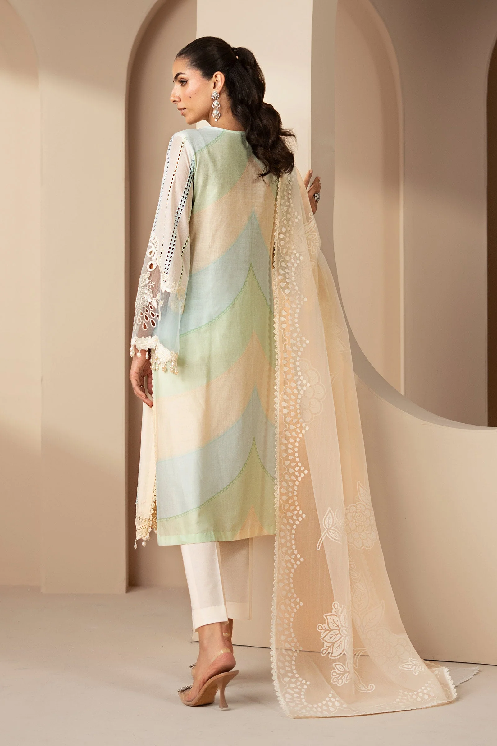 3 Piece Embroidered Lawn Suit - Image 4