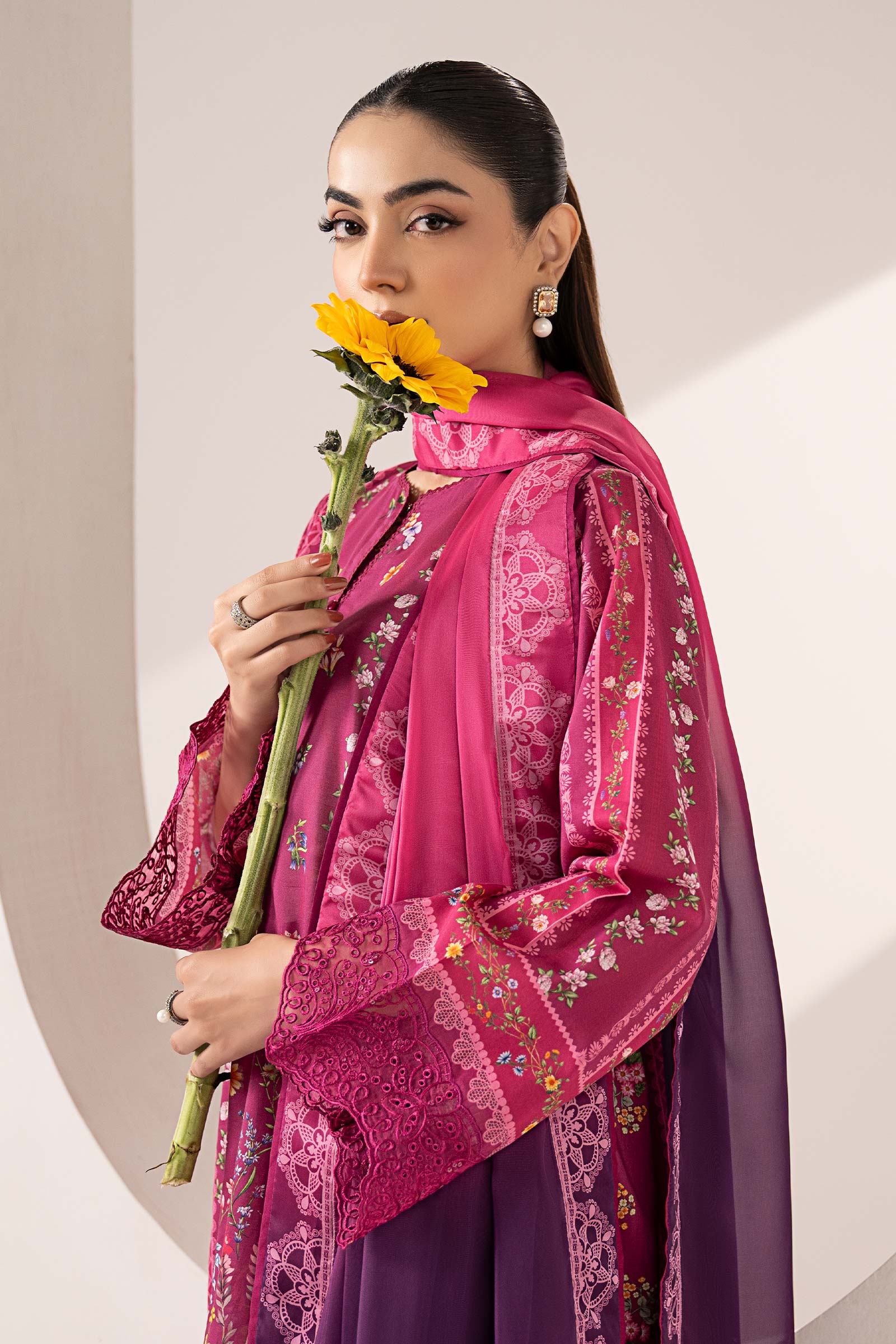 3 Piece Embroidered Lawn Suit - Image 3