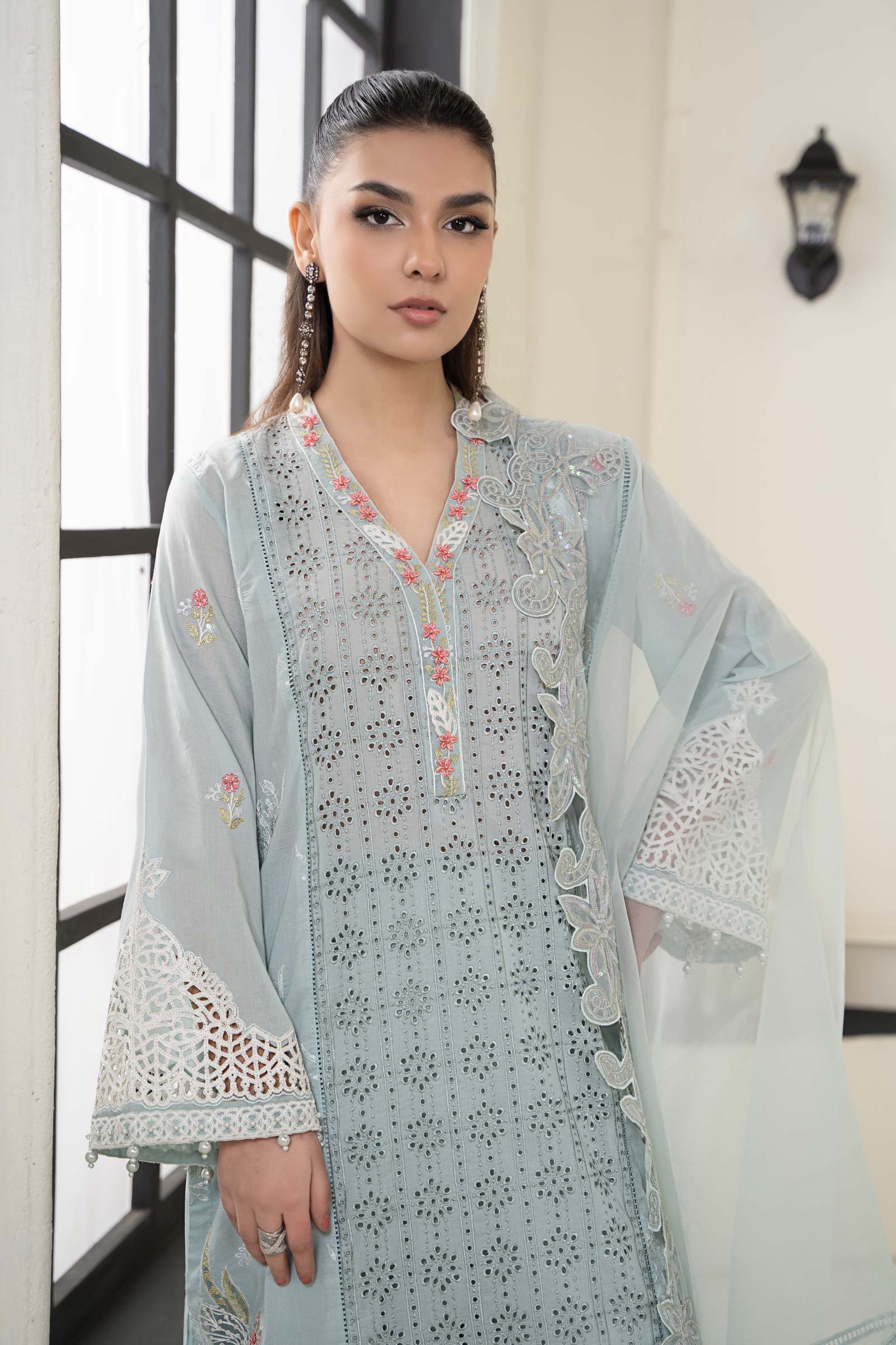 3 Piece Embroidered Lawn Suit - Image 2