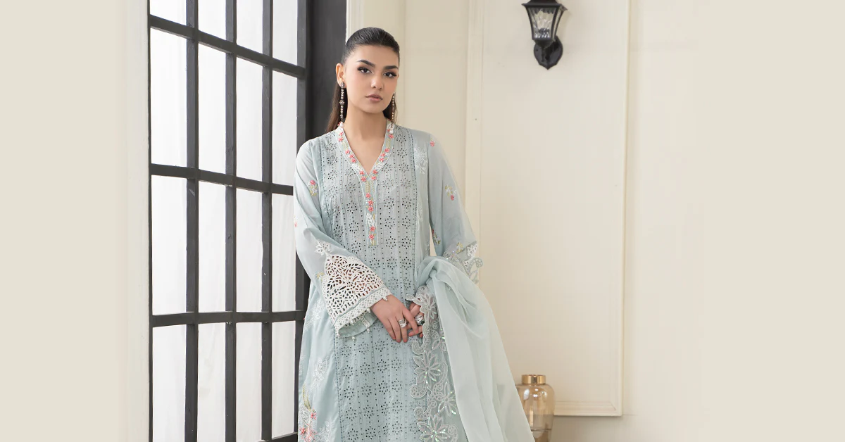 3 Piece Embroidered Lawn Suit - Image 7