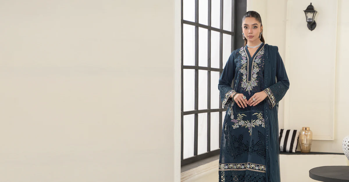3 Piece Embroidered Lawn Suit - Image 8