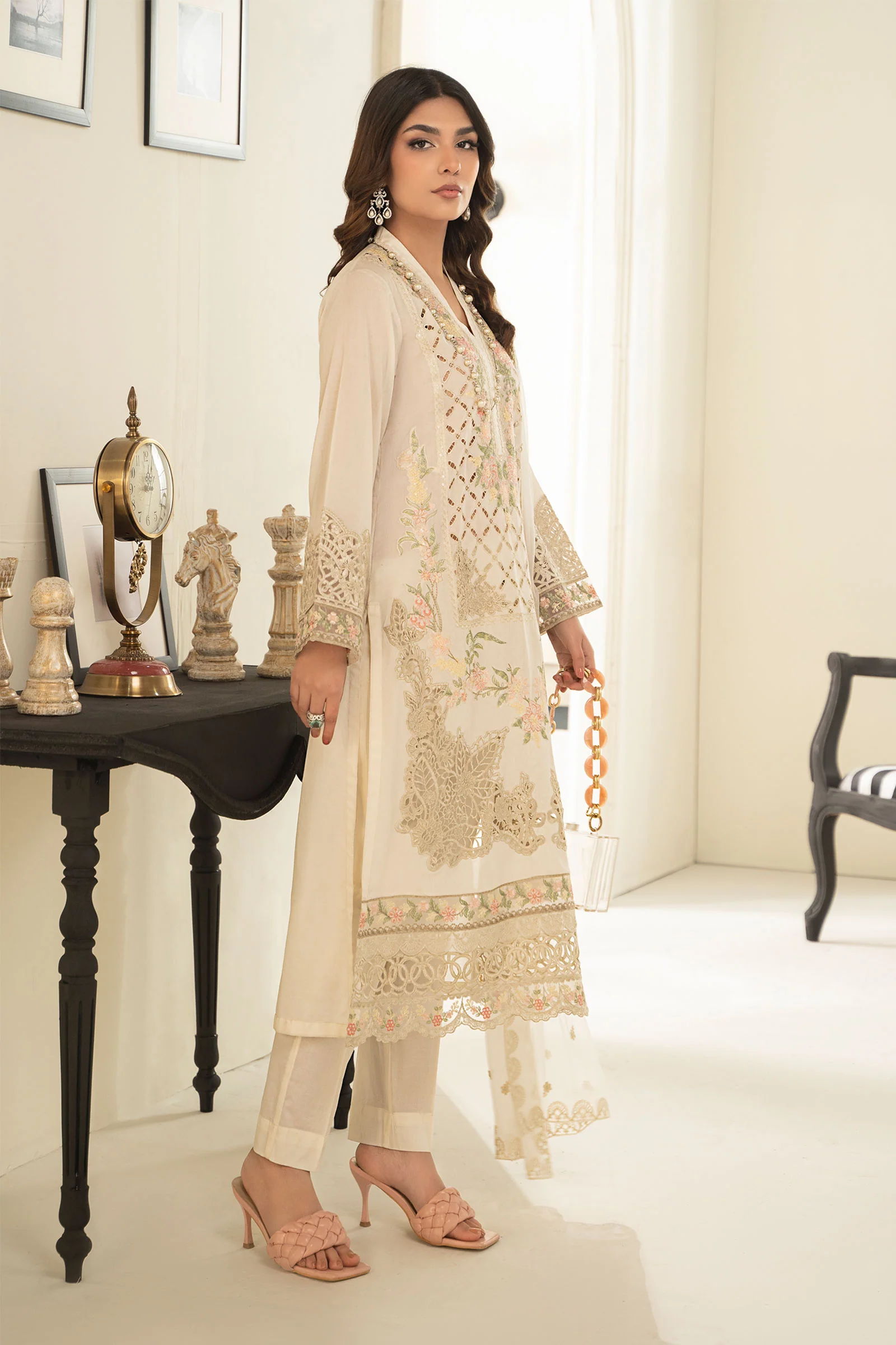 3 Piece Embroidered Lawn Suit - Image 8