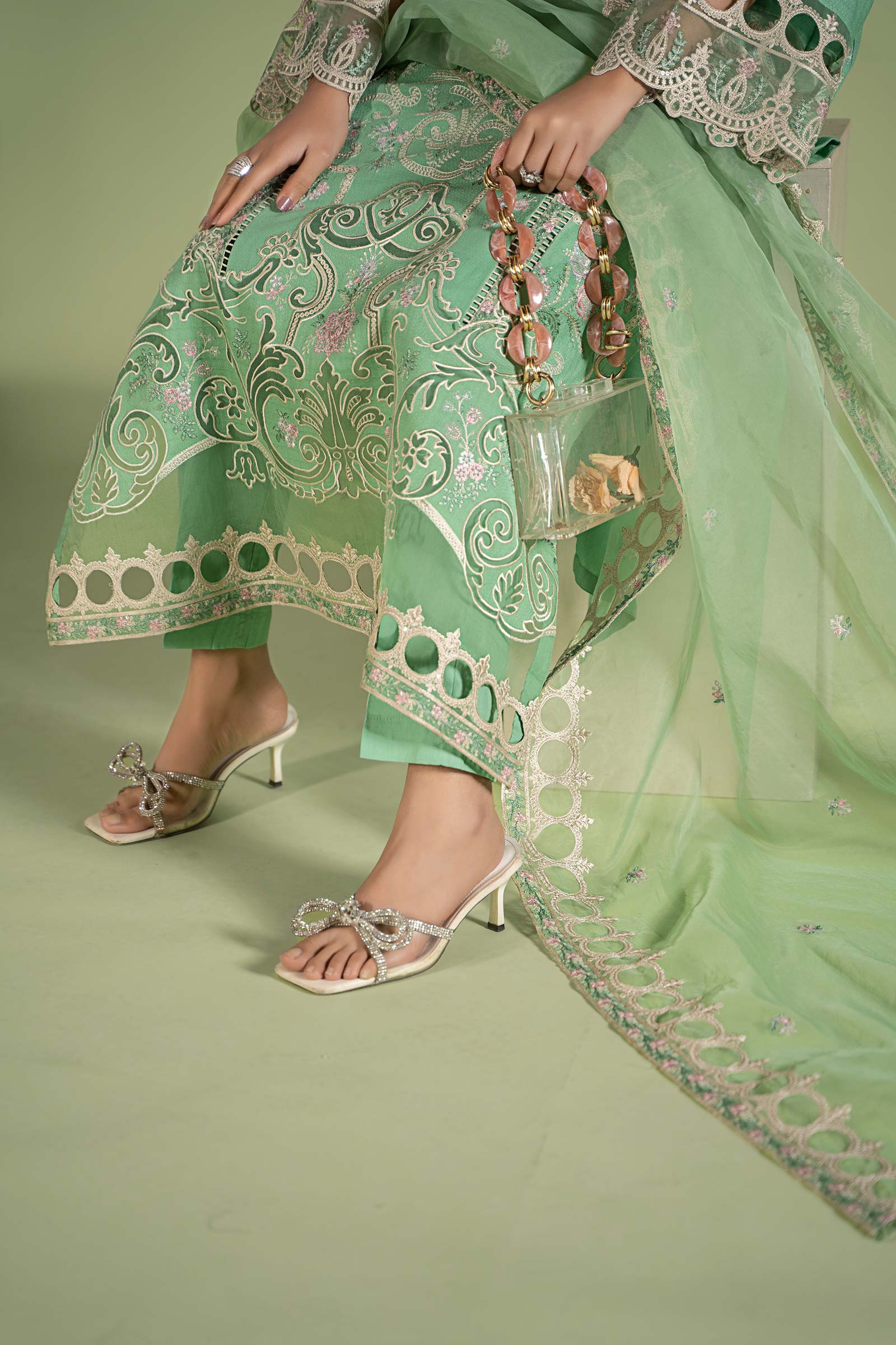 3 Piece Embroidered Lawn Suit - Image 4