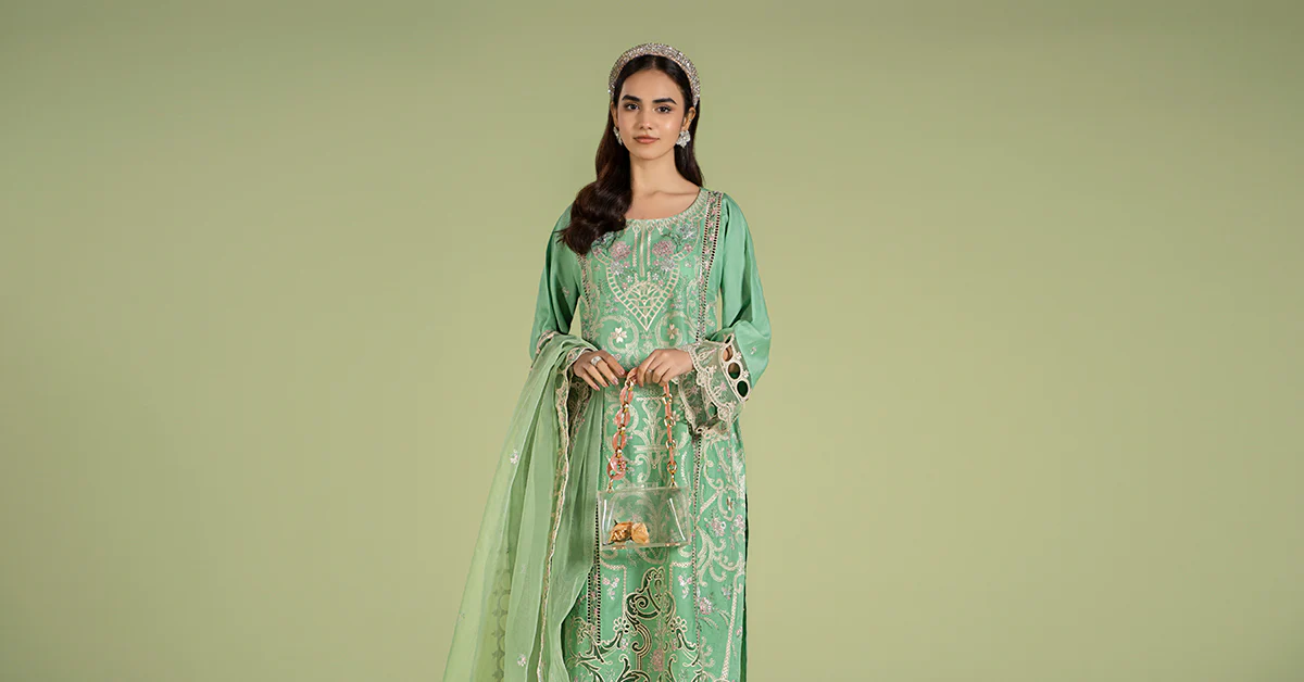 3 Piece Embroidered Lawn Suit - Image 8