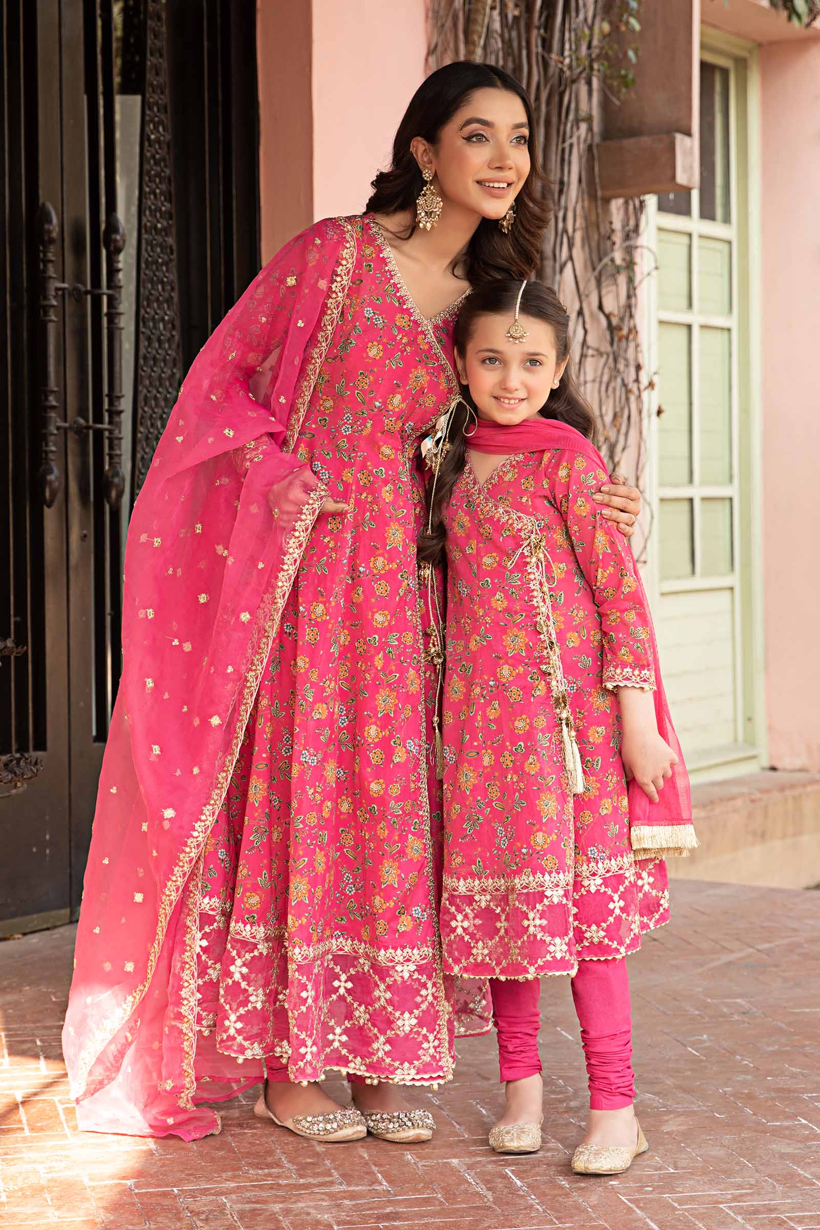 3 Piece Embroidered Lawn Suit - Image 3