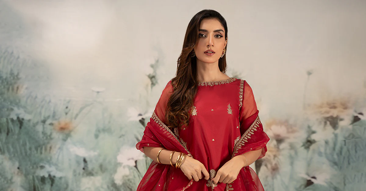 3 Piece Embroidered Lawn Suit - Image 9
