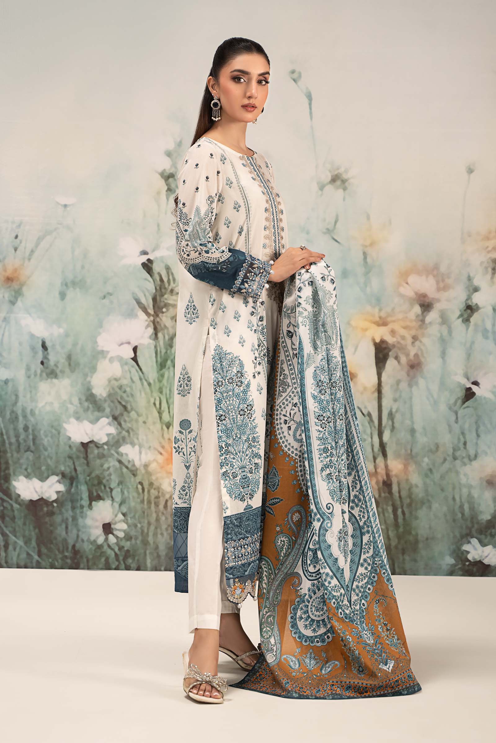 3 Piece Embroidered Lawn Suit - Image 7