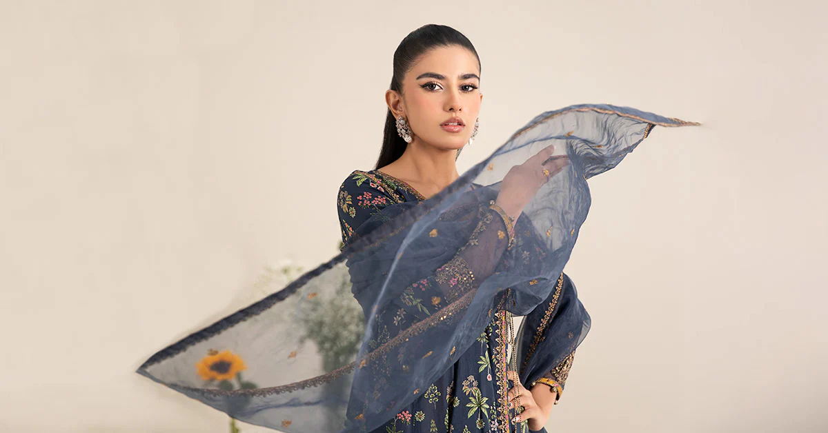 3 Piece Embroidered Lawn Suit - Image 7