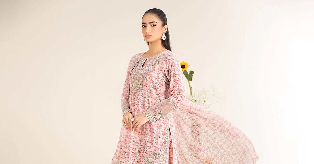 3 Piece Embroidered Lawn Suit - Image 7