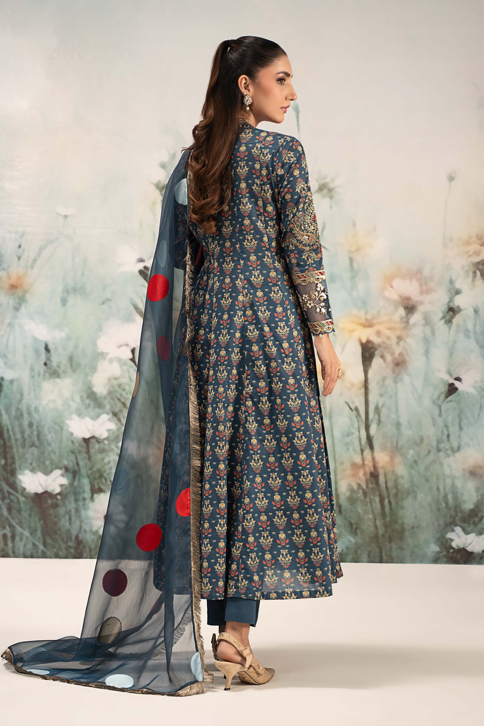 3 Piece Embroidered Lawn Suit - Image 6