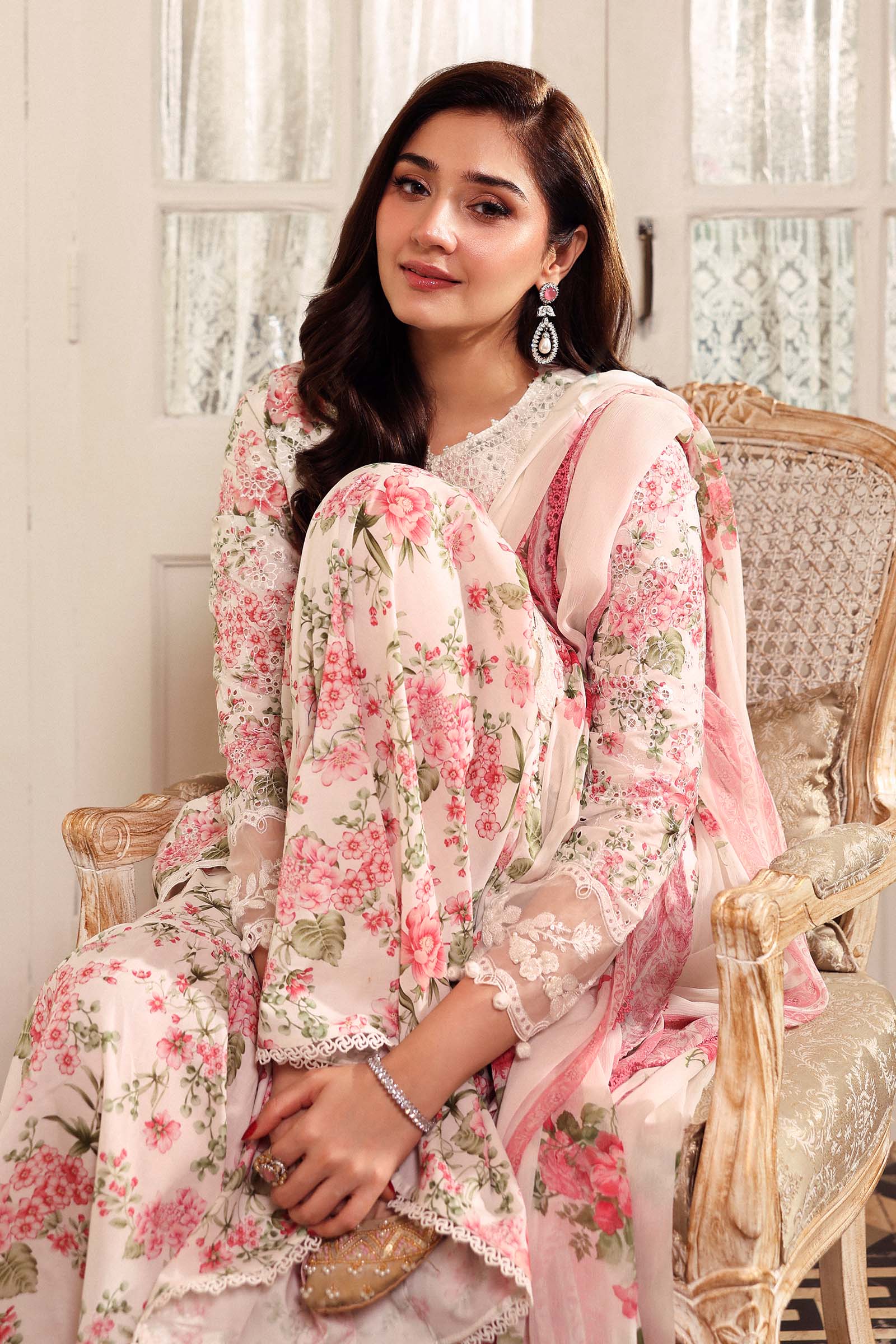 3 Piece Embroidered Lawn Suit - Image 4