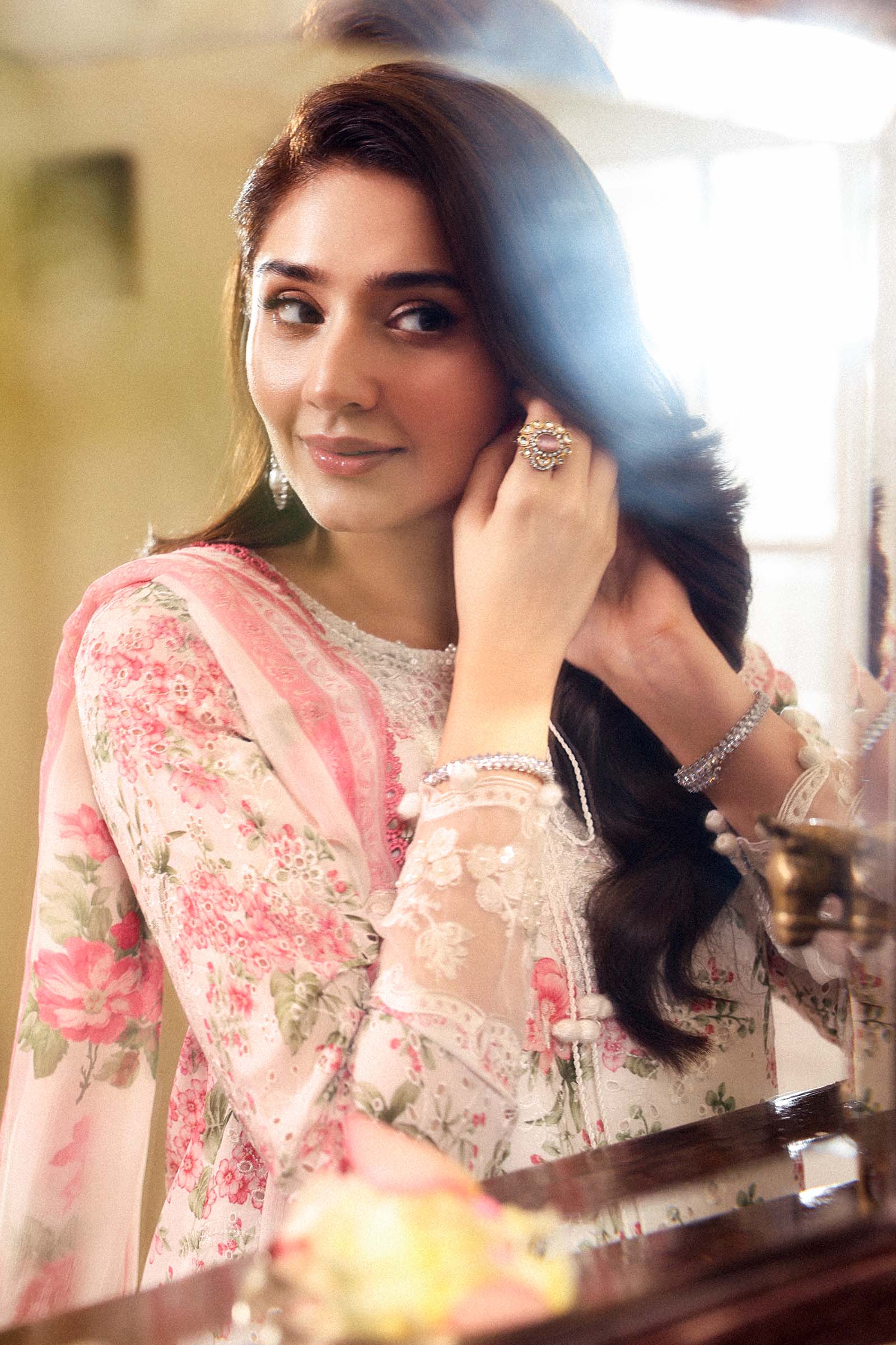 3 Piece Embroidered Lawn Suit - Image 6