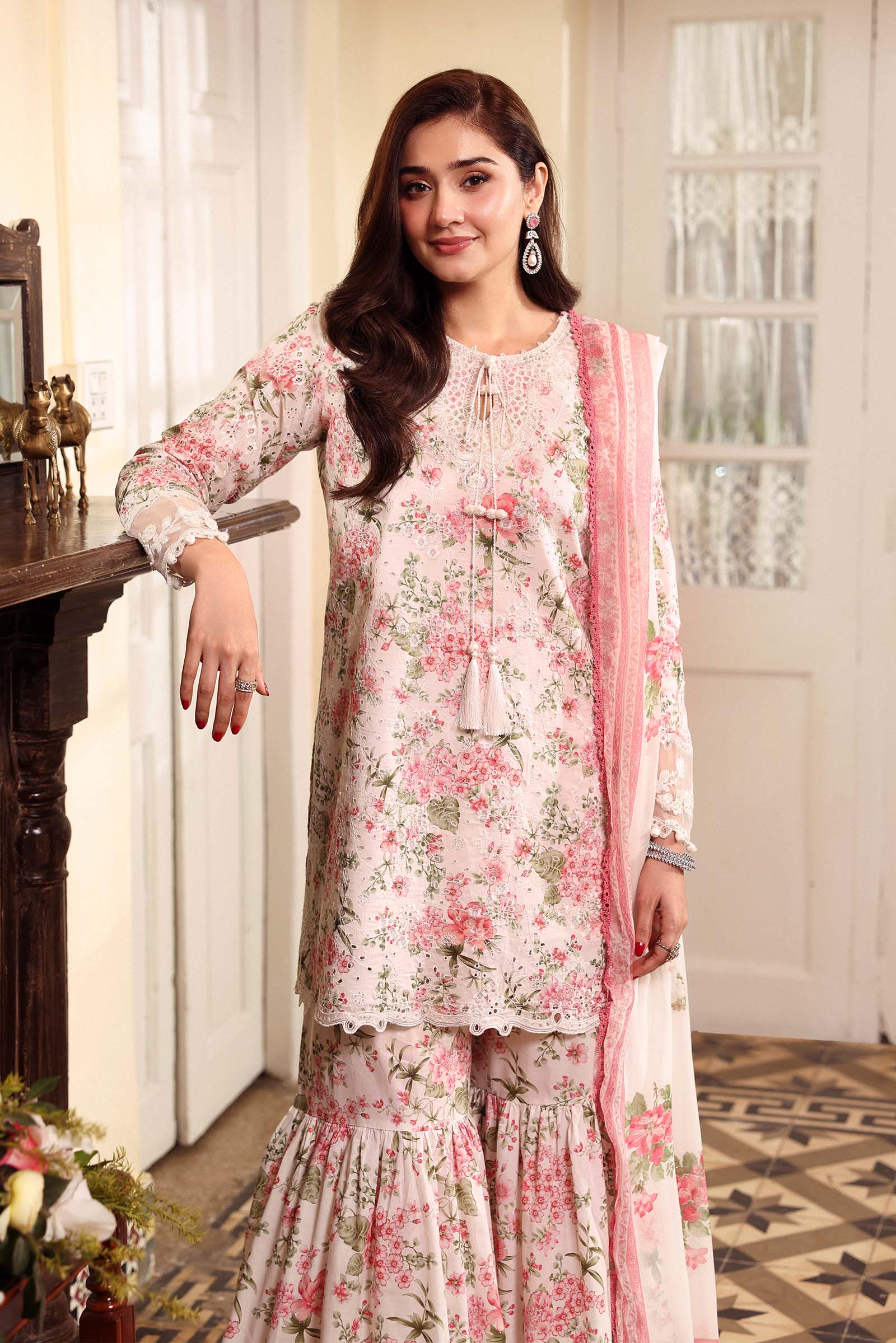 3 Piece Embroidered Lawn Suit - Image 8