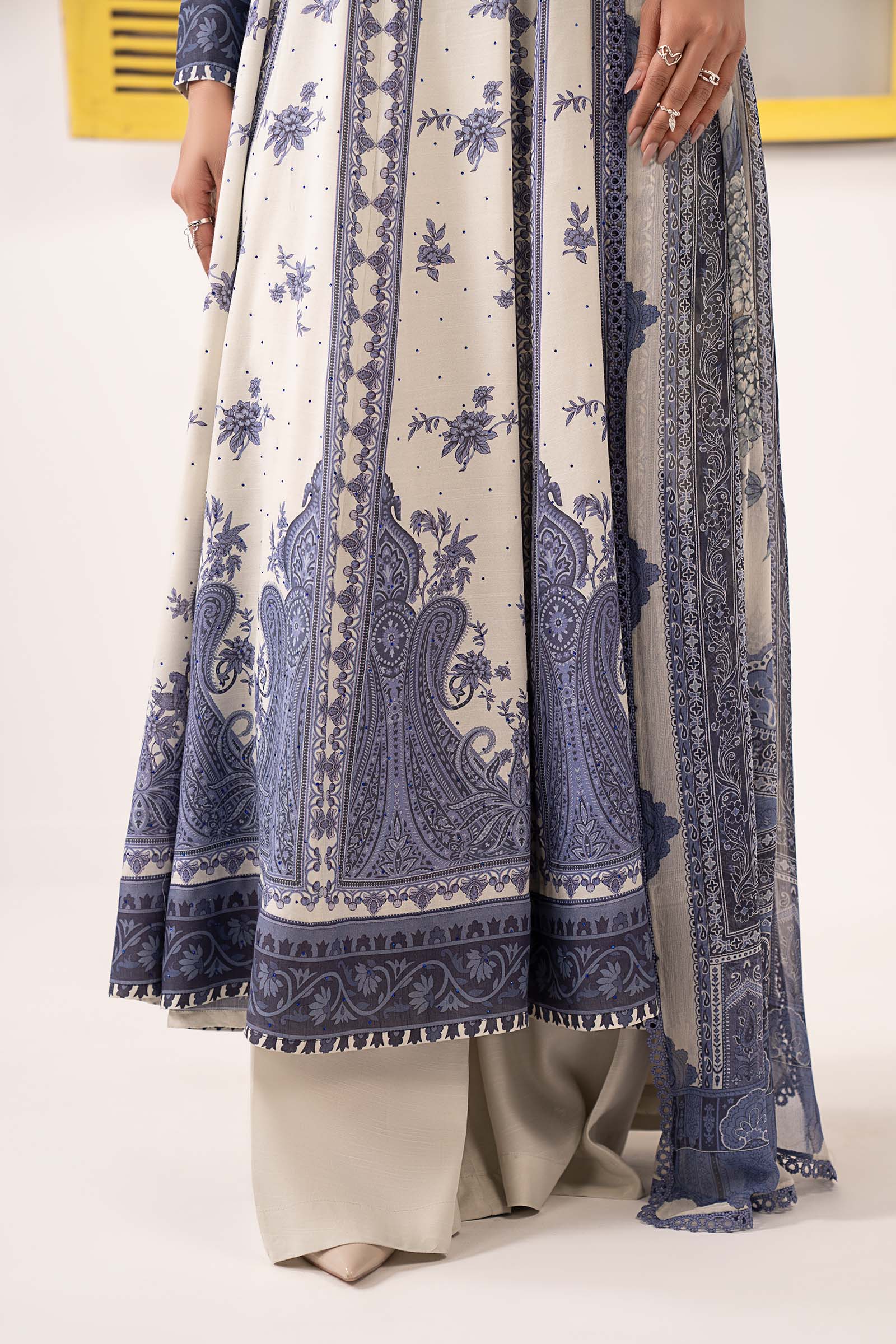 3 Piece Embroidered Pk Raw Silk Suit - Image 5
