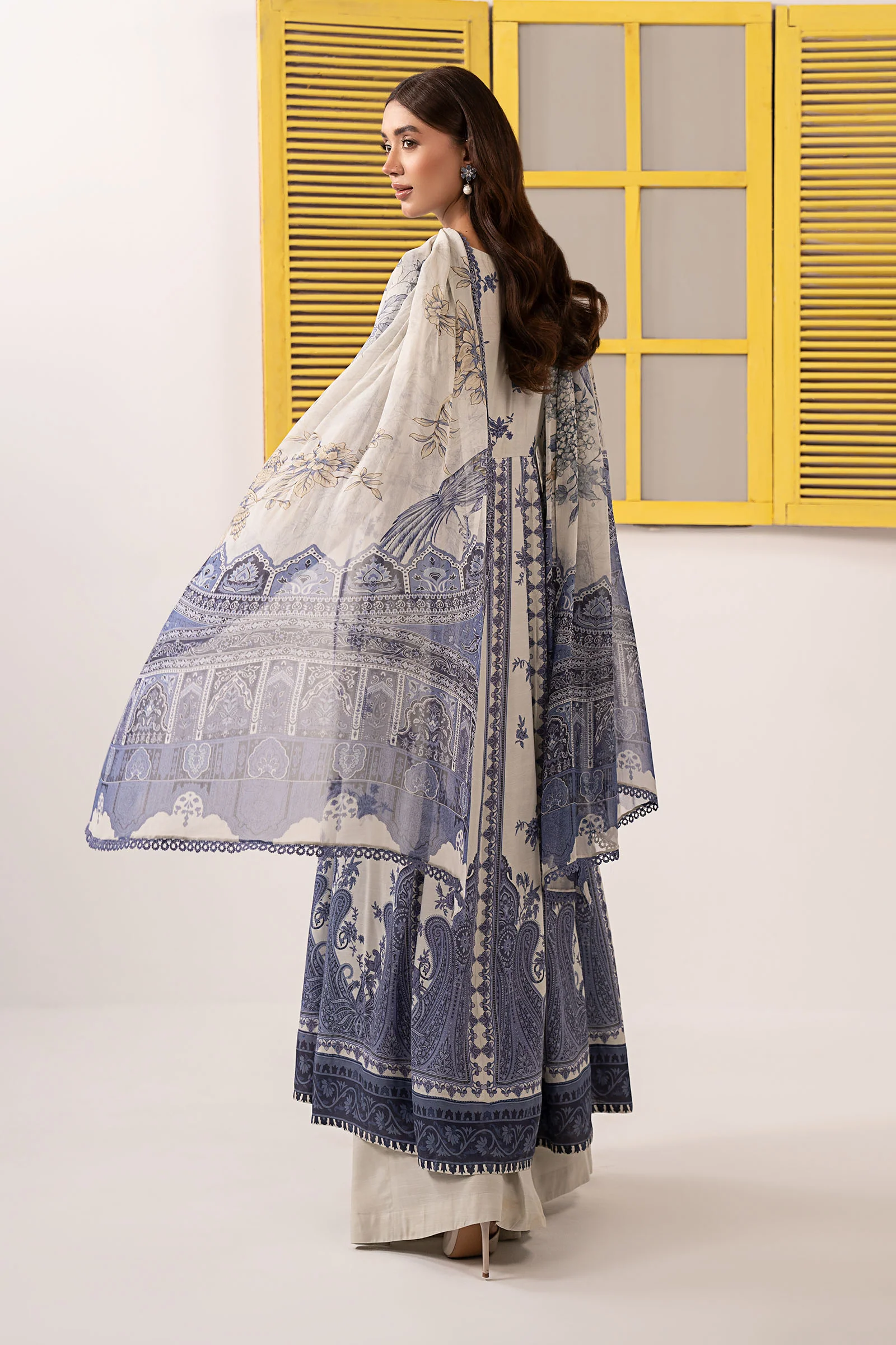 3 Piece Embroidered Pk Raw Silk Suit - Image 7