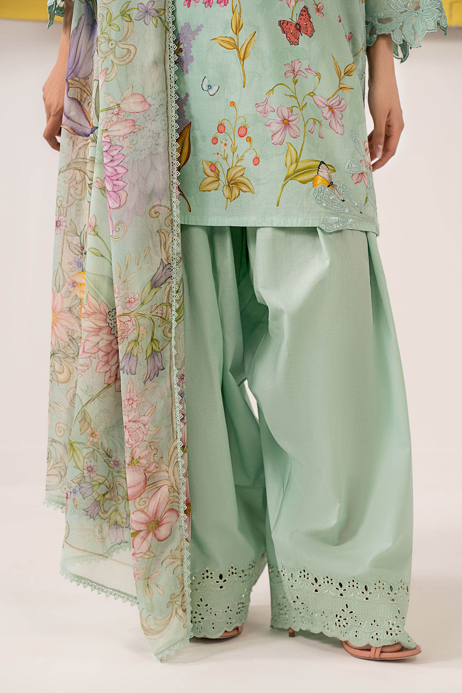 3 Piece Embroidered Lawn Suit - Image 5