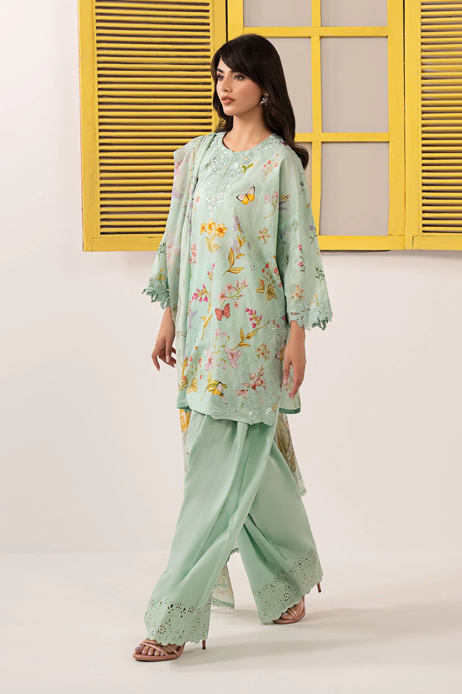3 Piece Embroidered Lawn Suit - Image 6