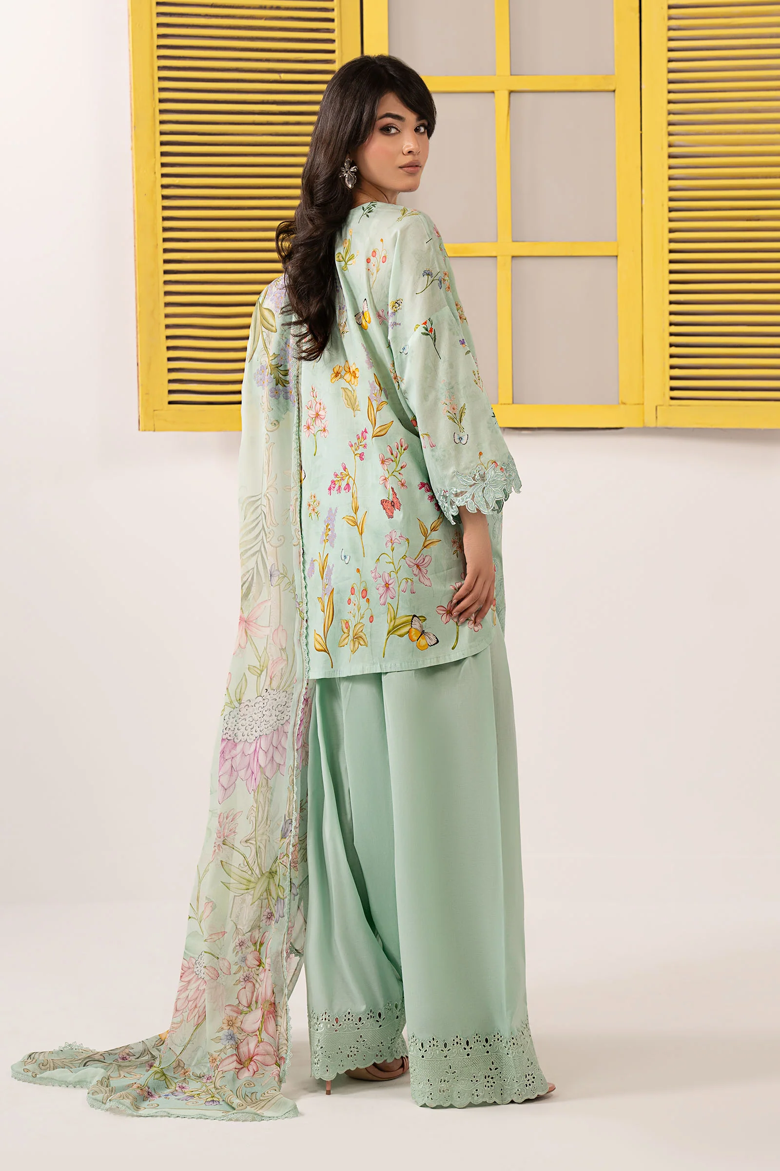 3 Piece Embroidered Lawn Suit - Image 7