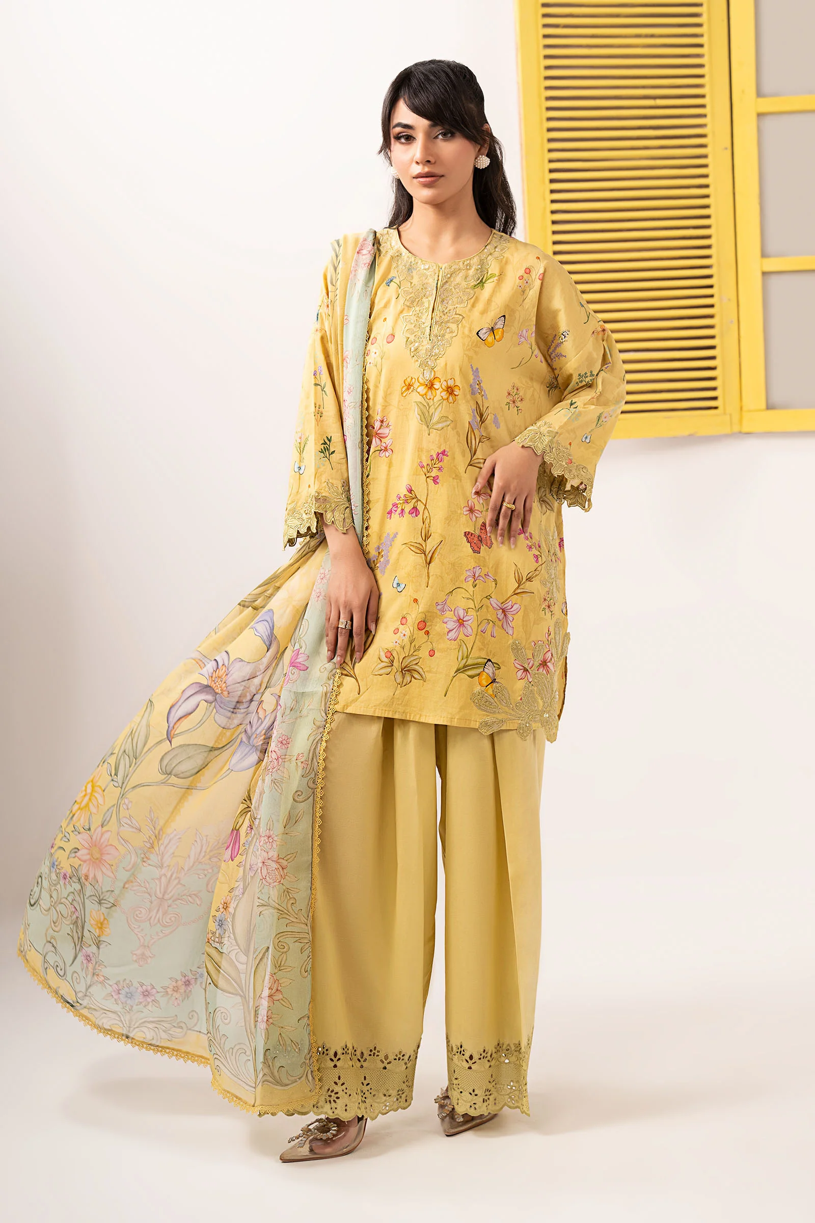 3 Piece Embroidered Lawn Suit - Image 2