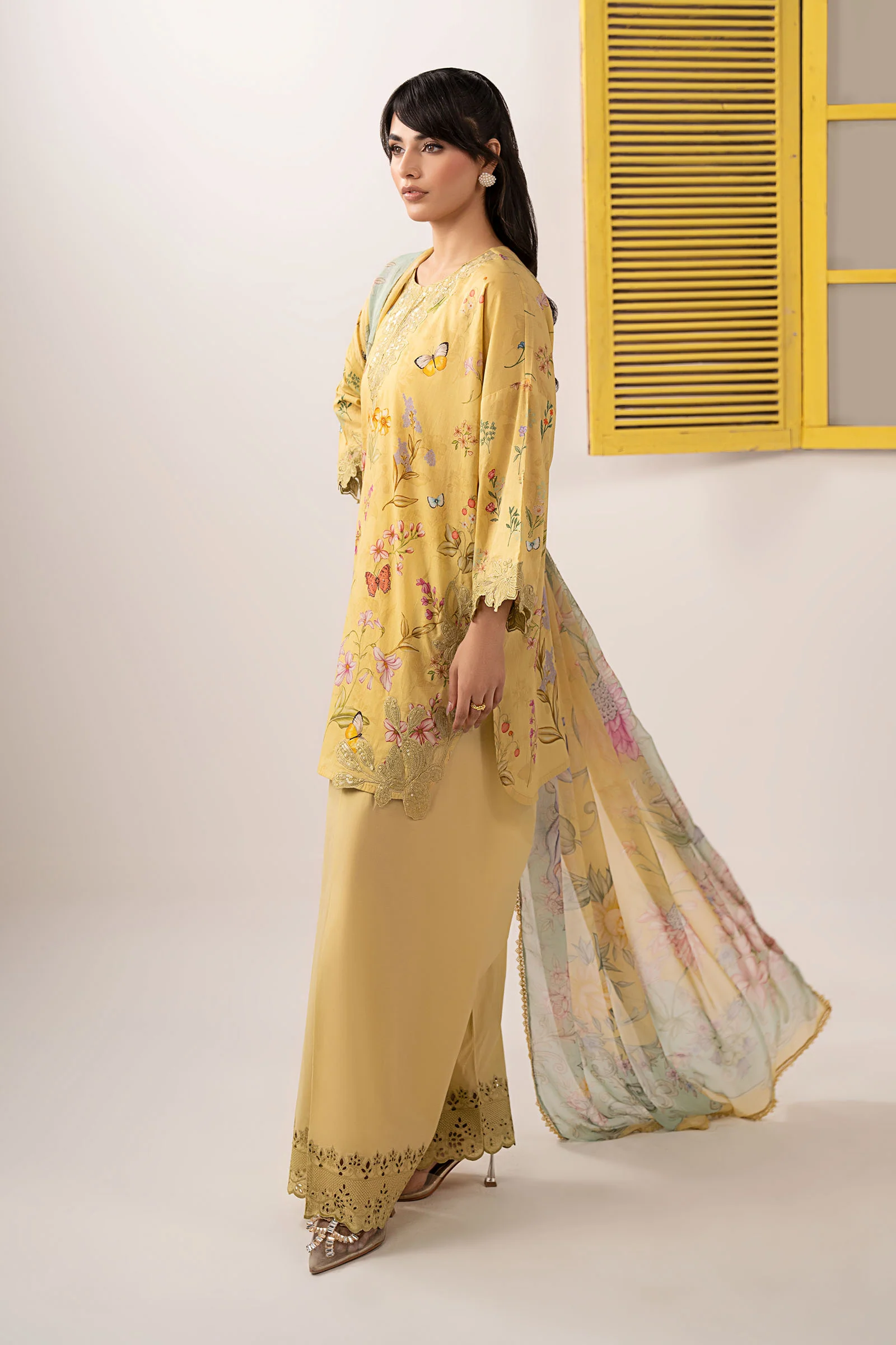 3 Piece Embroidered Lawn Suit - Image 6