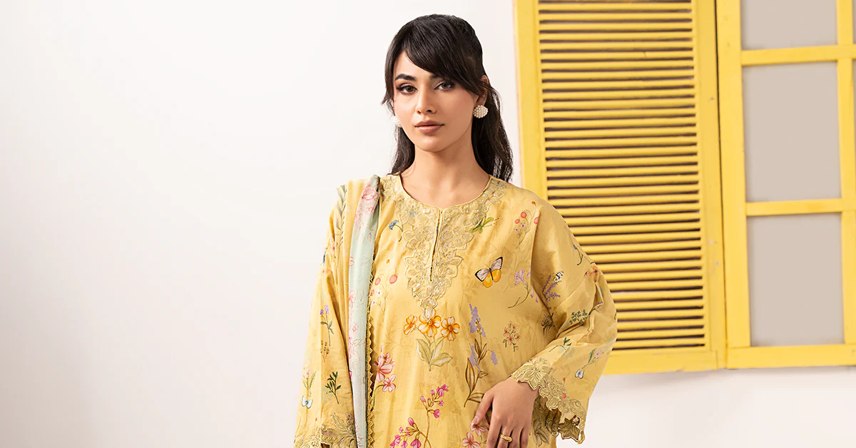 3 Piece Embroidered Lawn Suit - Image 8