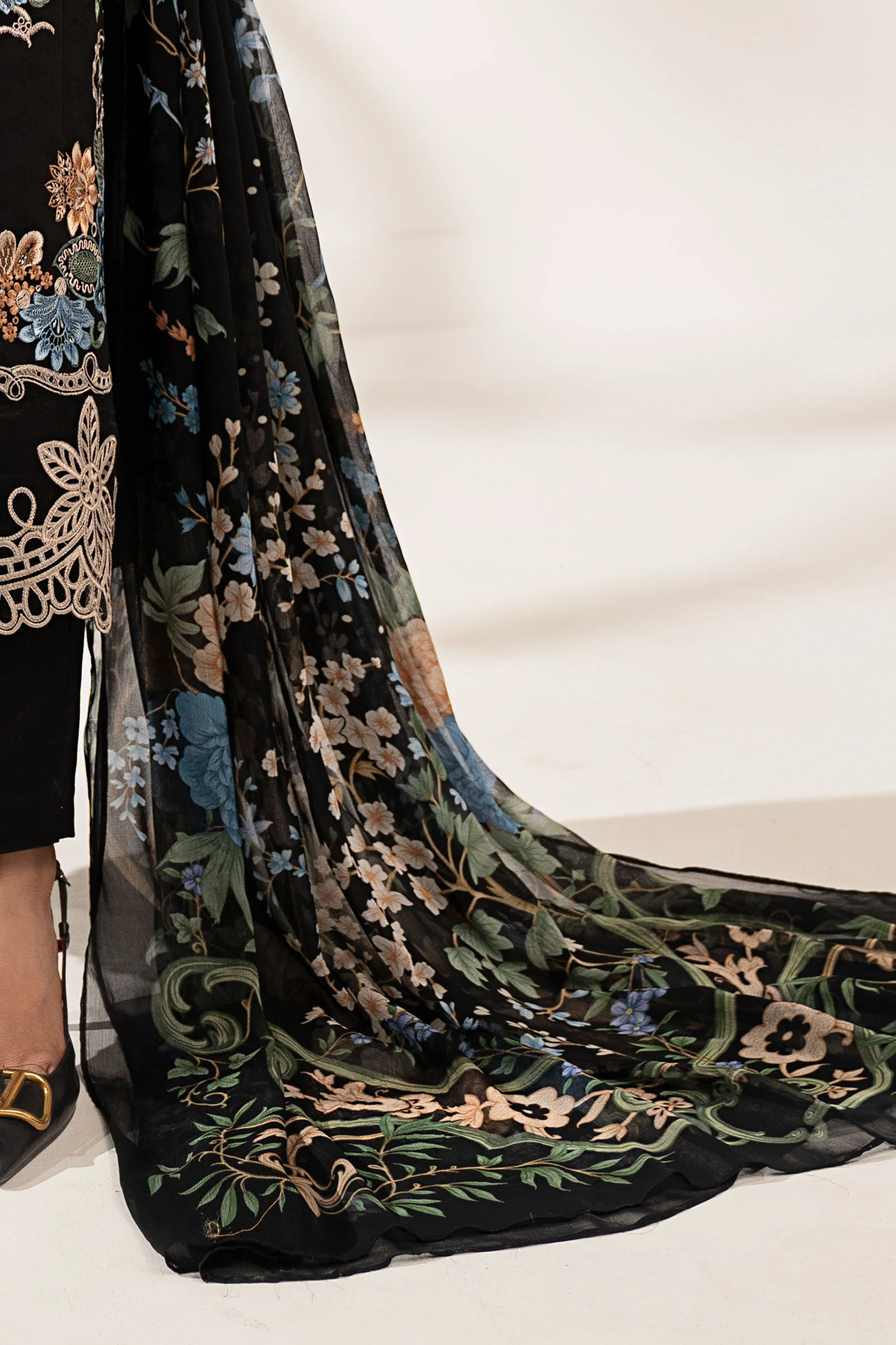 3 Piece Embroidered Dobby Lawn Suit - Image 6