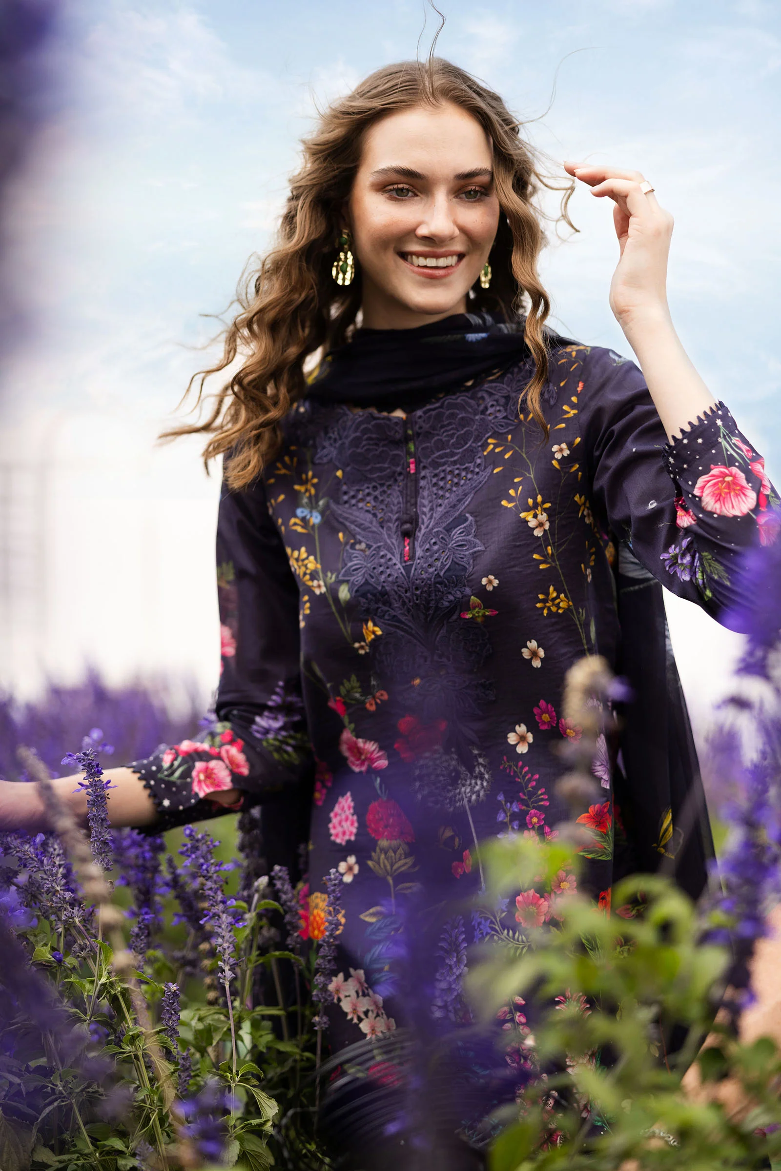 3 Piece Embroidered Lawn Suit - Image 2