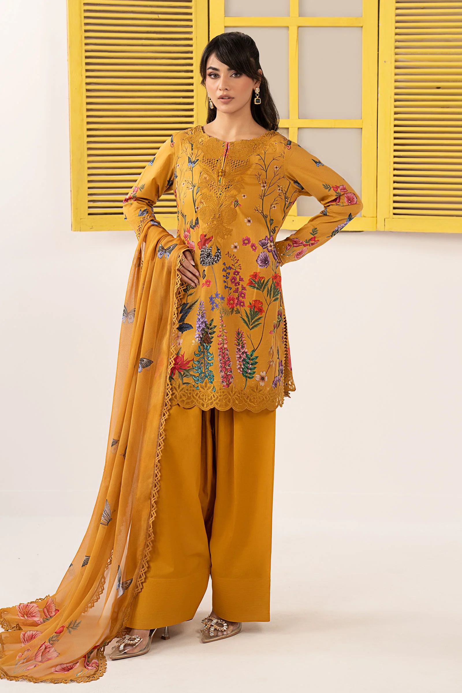 3 Piece Embroidered Lawn Suit - Image 2
