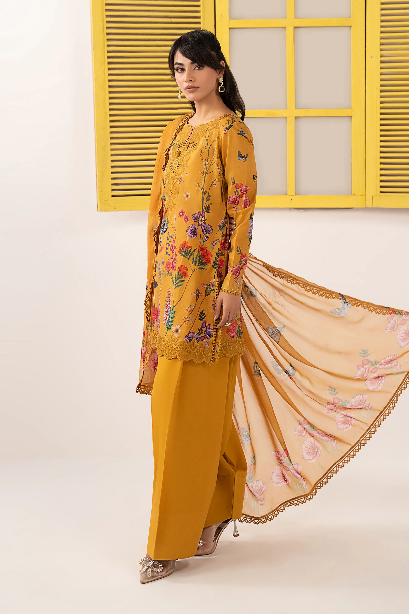 3 Piece Embroidered Lawn Suit - Image 5