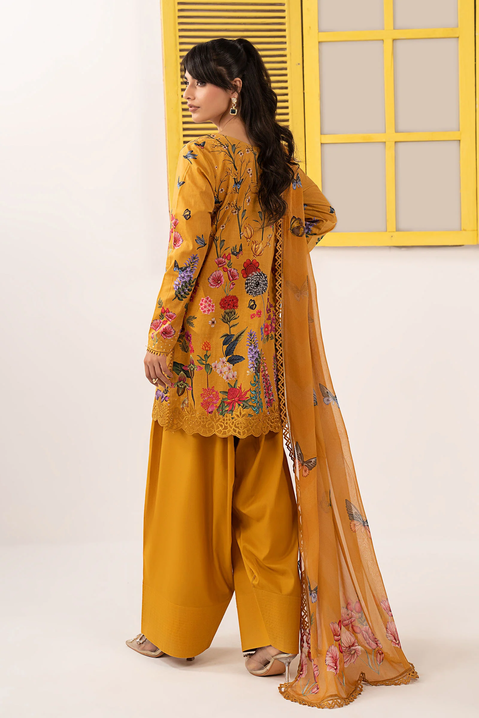 3 Piece Embroidered Lawn Suit - Image 6