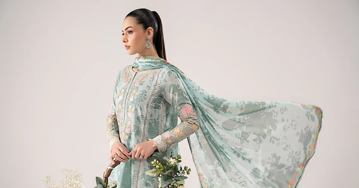 3 Piece Embroidered Lawn Suit - Image 10