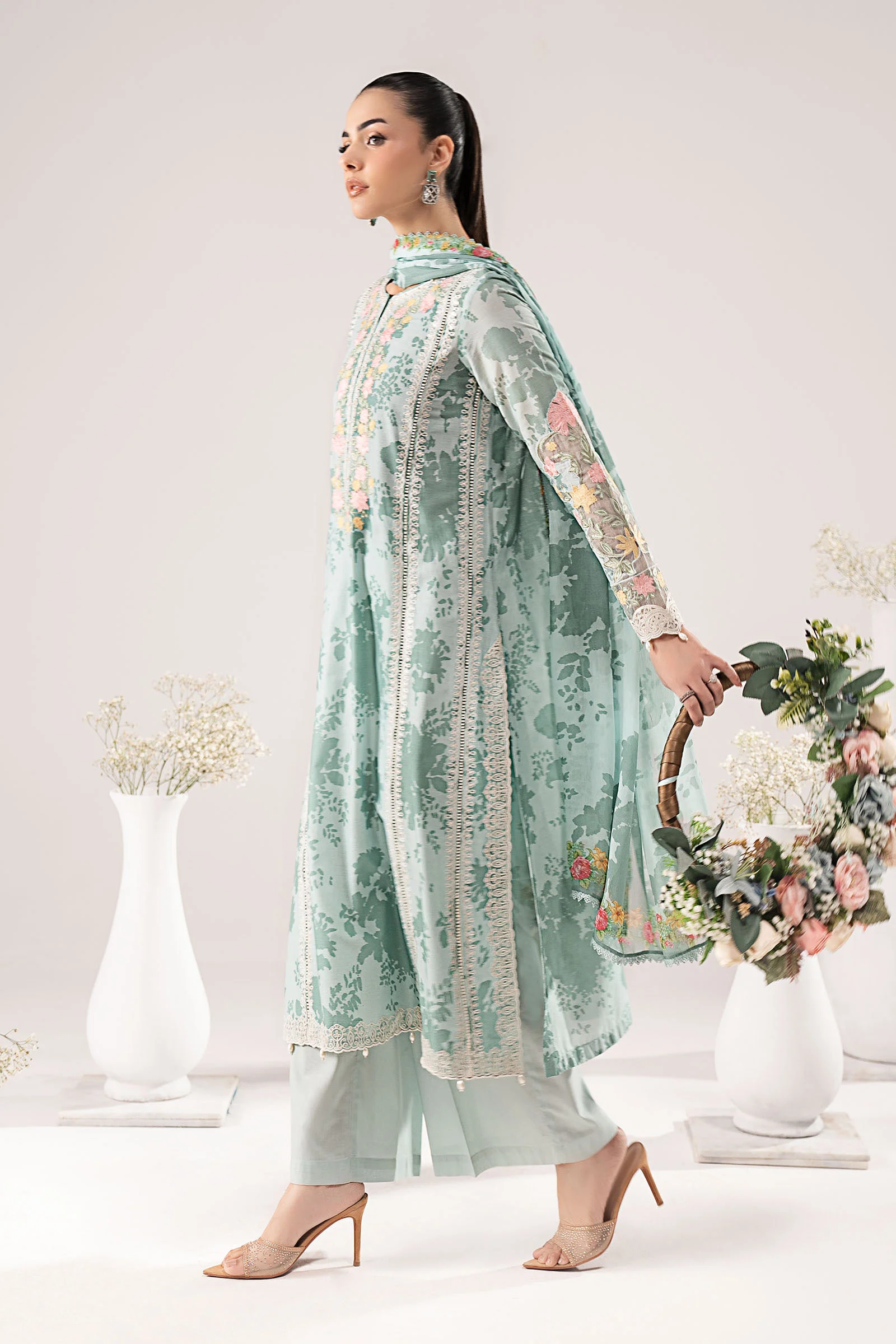 3 Piece Embroidered Lawn Suit - Image 8