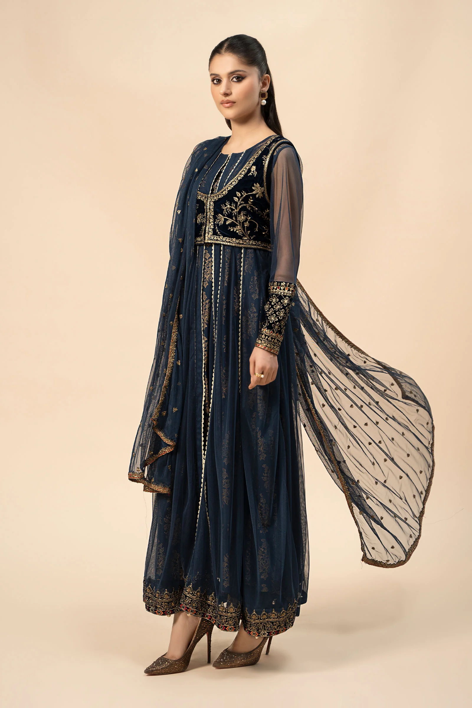 3 Piece Embroidered Khaddar Suit - Image 4