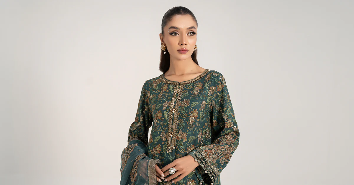 3 Piece Embroidered Plush Suit - Image 6