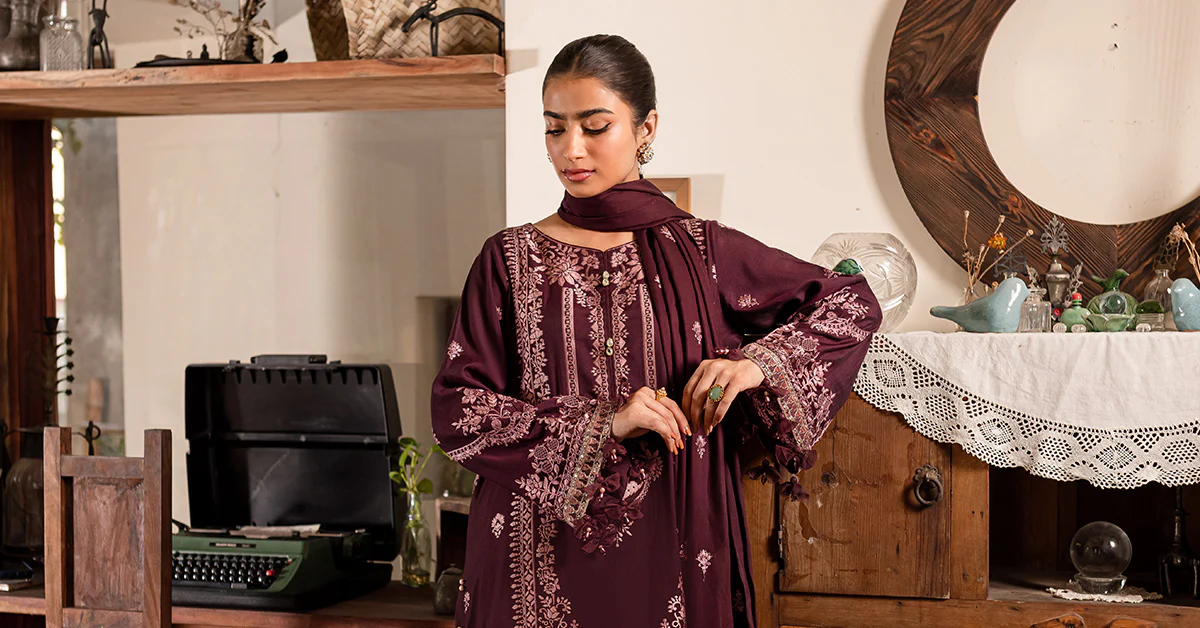 3 Piece Embroidered Linen Suit - Image 11