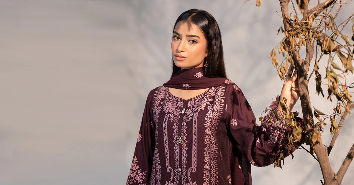 3 Piece Embroidered Linen Suit - Image 12