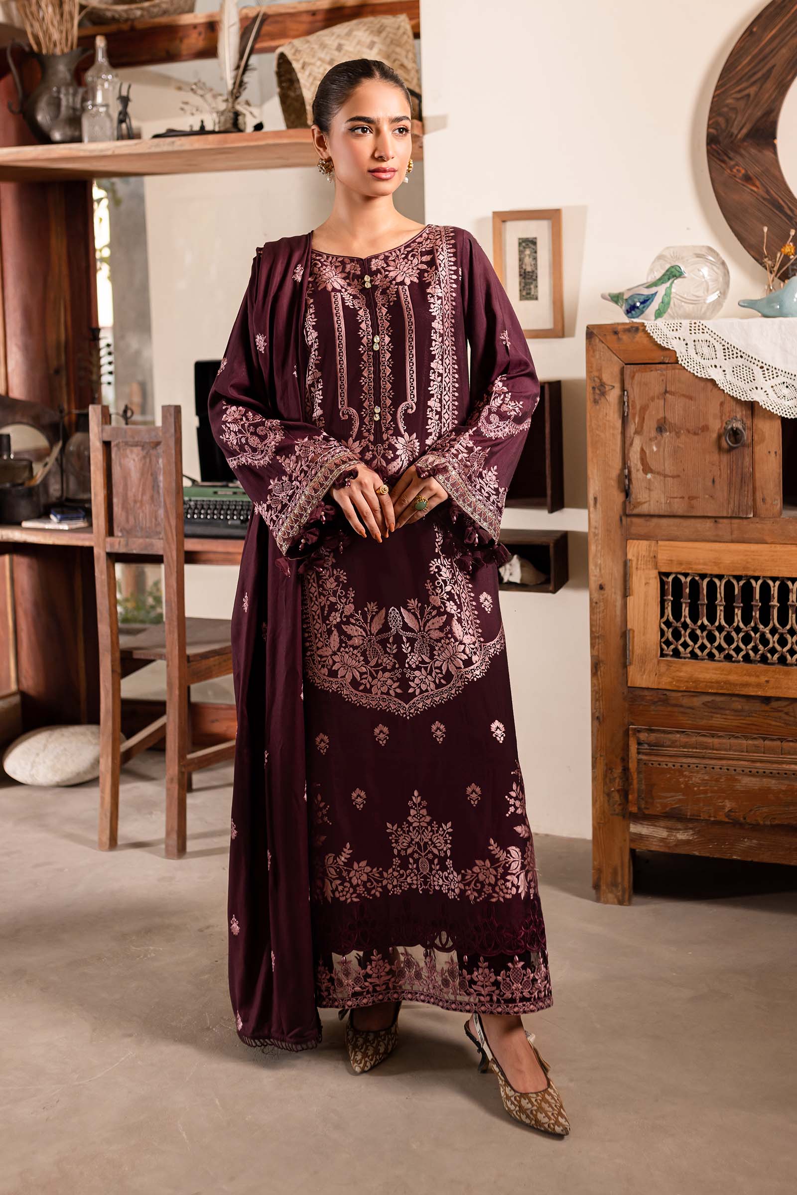 3 Piece Embroidered Linen Suit - Image 4