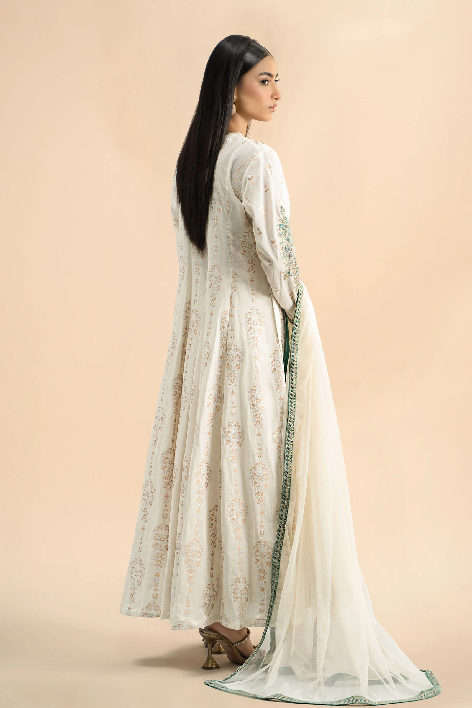 3 Piece Embroidered Jacquard Suit - Image 9