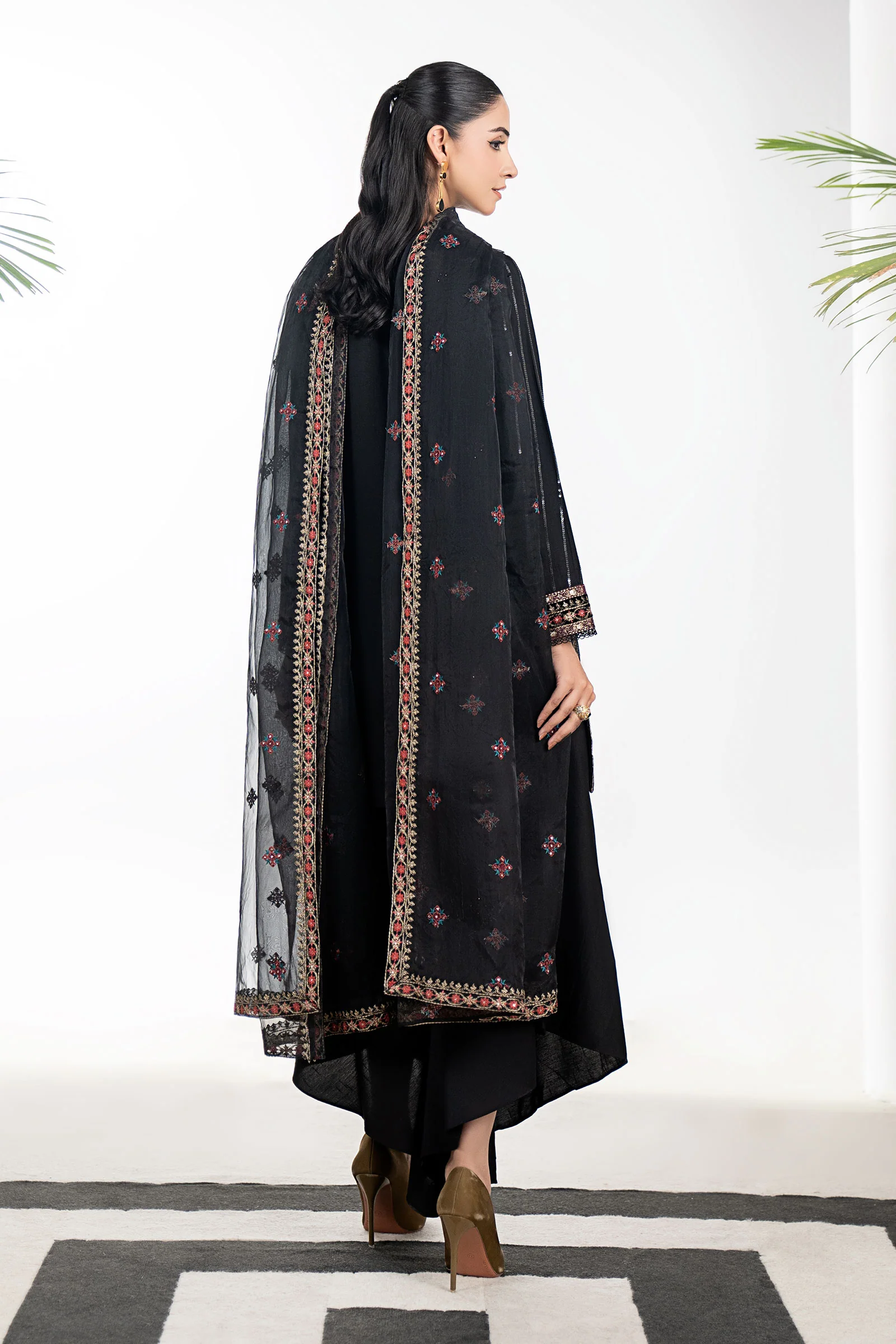 3 Piece Embroidered Linen Suit - Image 7