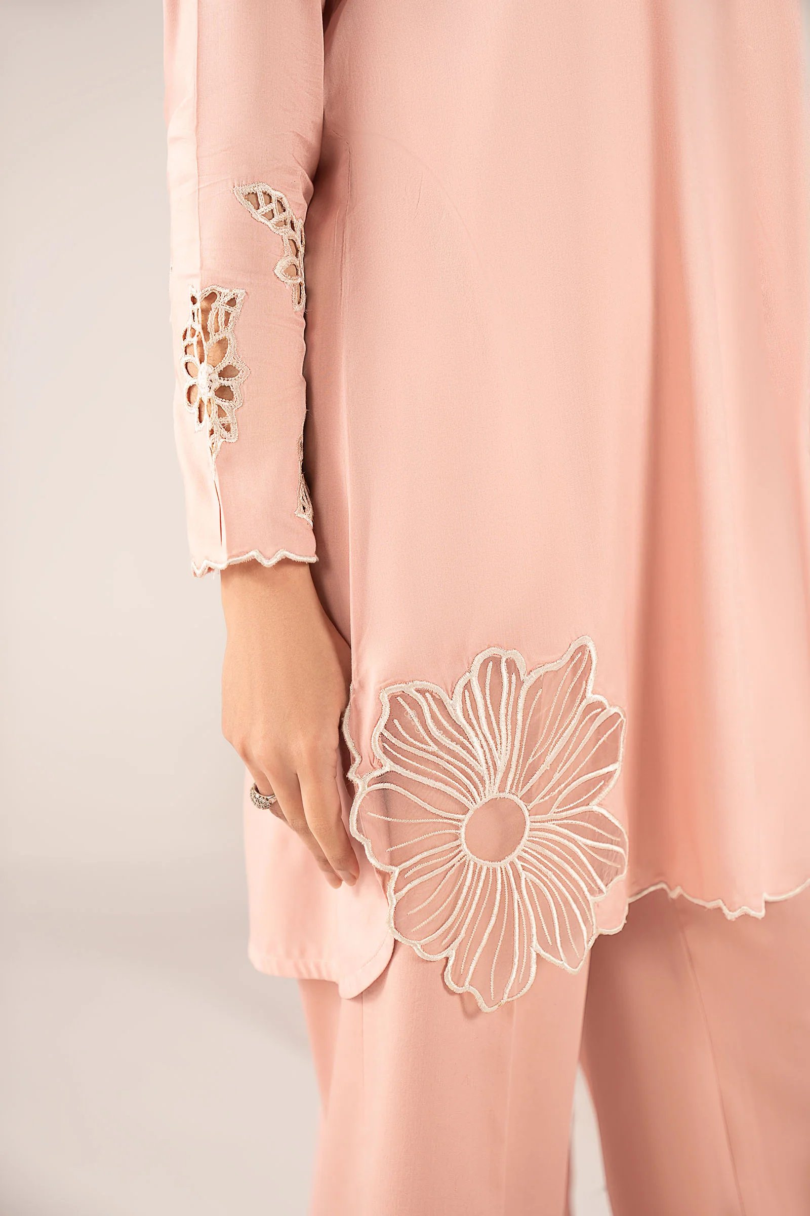 2 Pc Embroidered Arabic Lawn Suit - Image 4