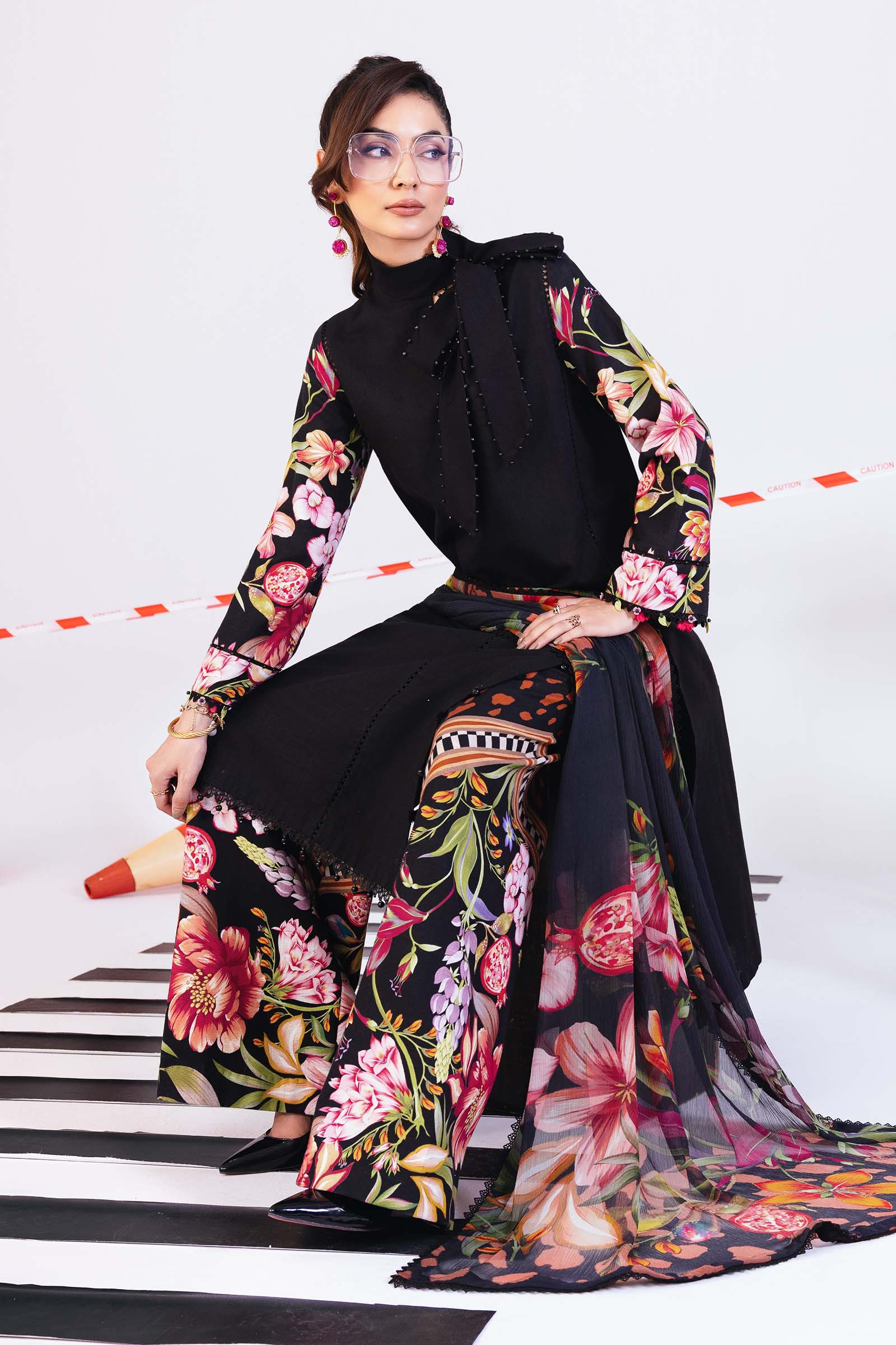 3 Pc Unstitched Printed Slub Khaddar Suit - Image 6