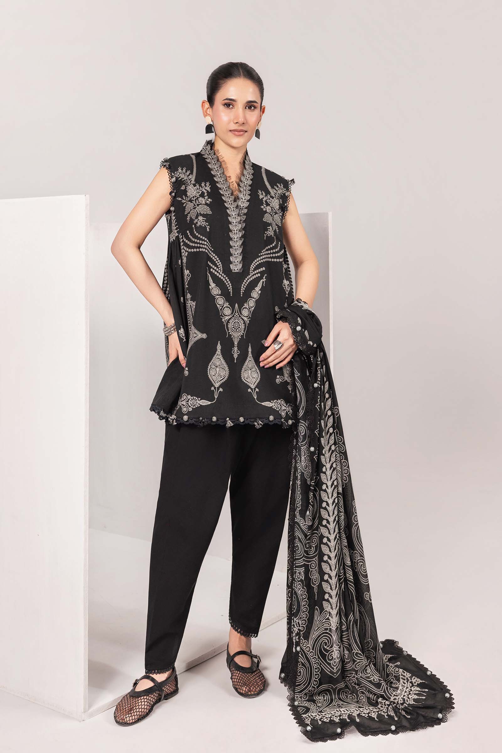 3 Pc Unstitched Embroidered Lawn Suit