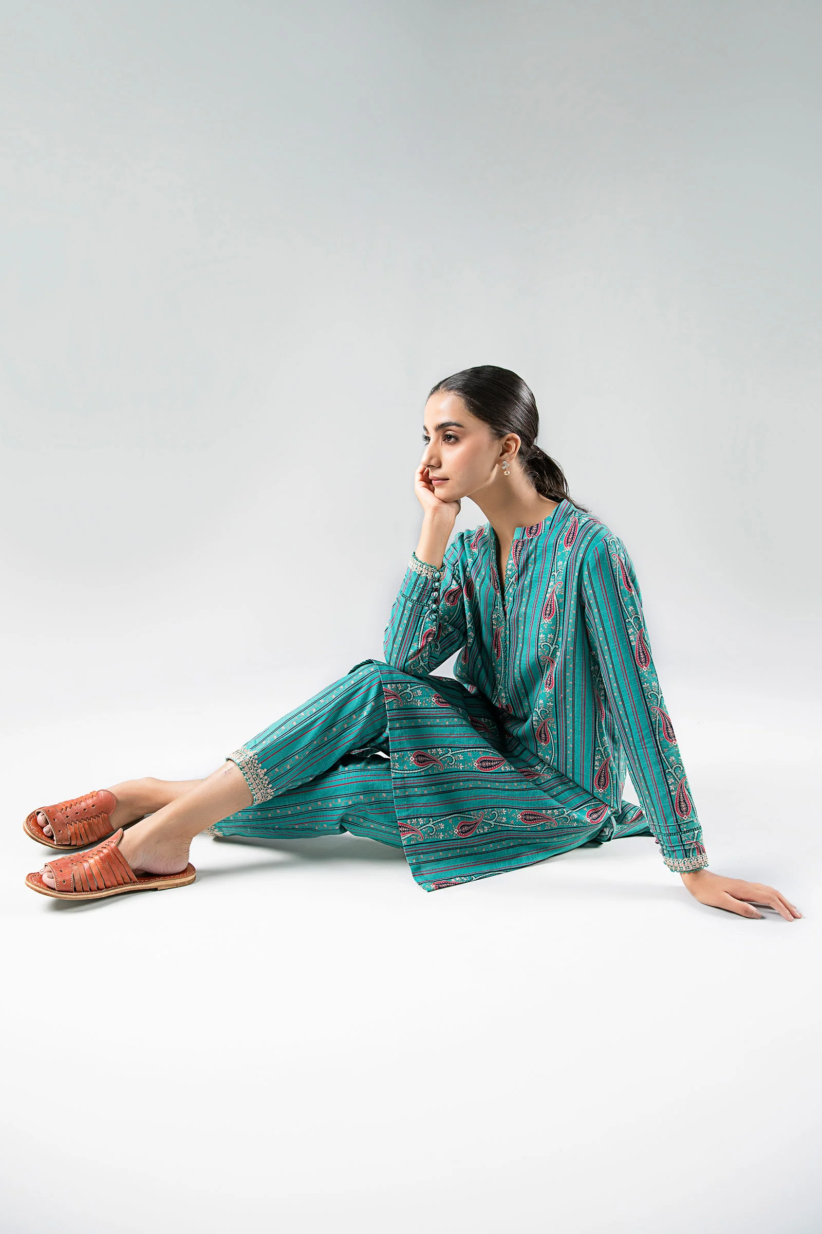 2 Pc Printed Khaddar Suit - Image 4