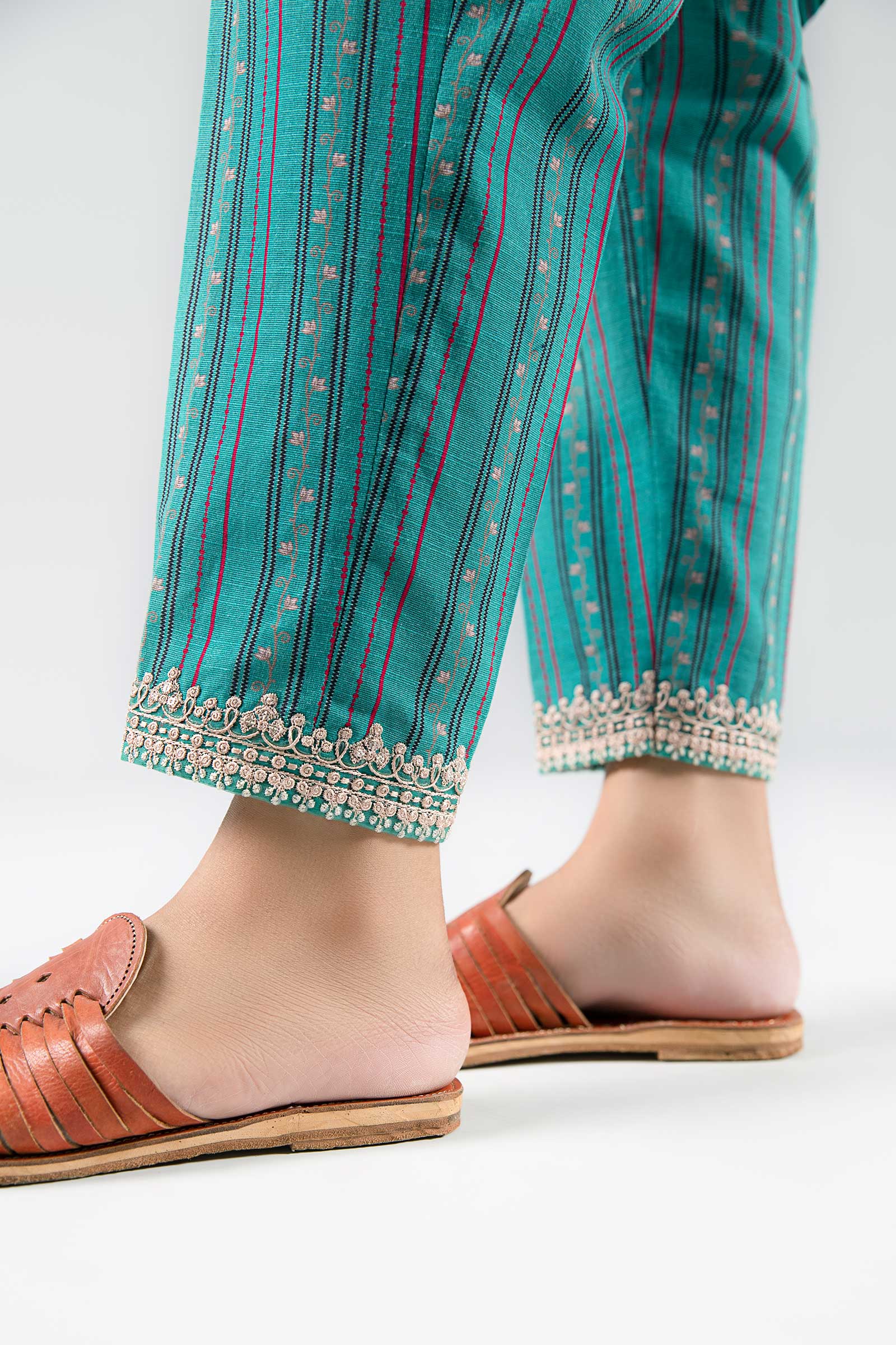 2 Pc Printed Khaddar Suit - Image 5